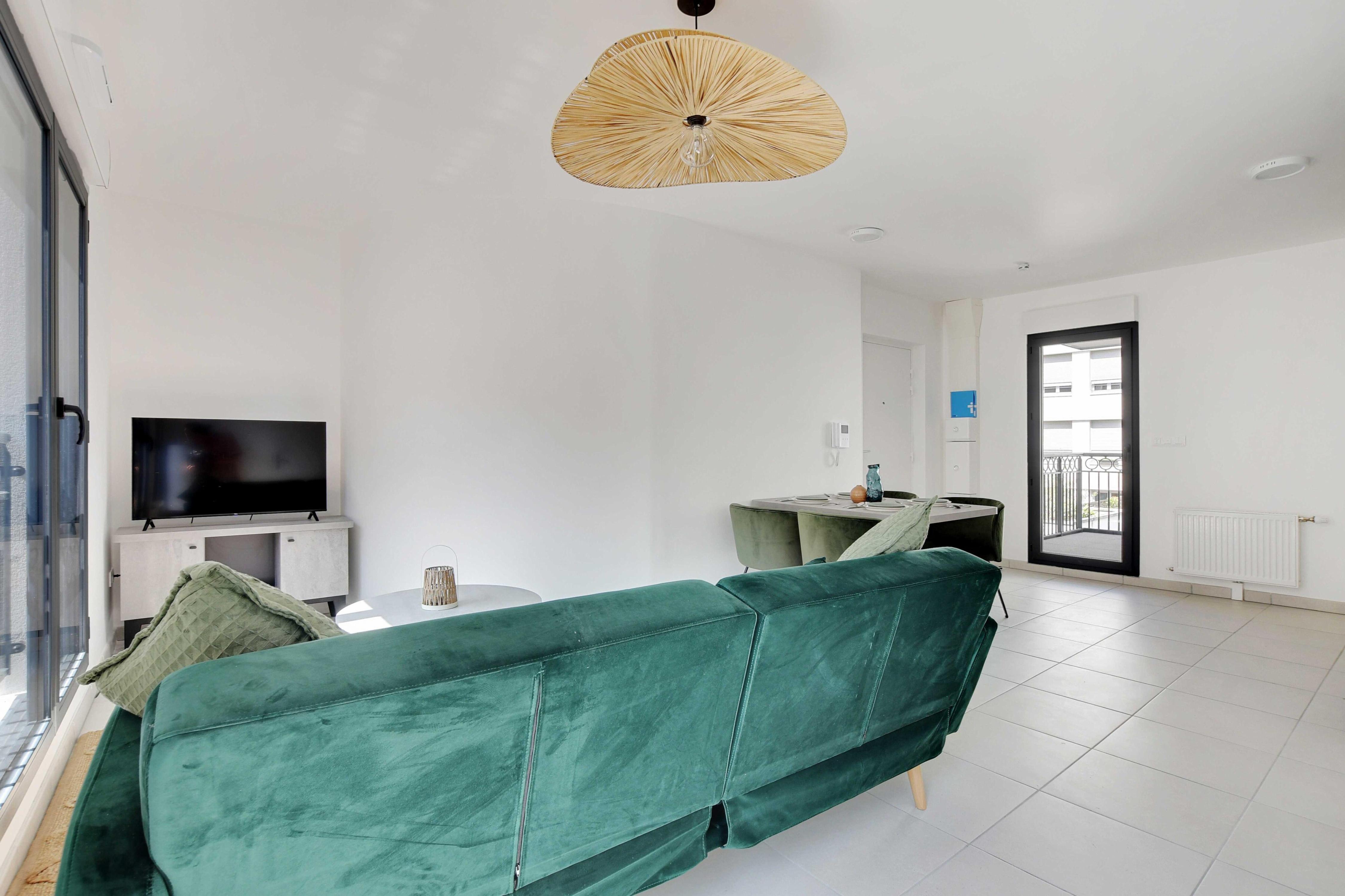 Elegant Appt - 2BDR/6P - Near Paris & La Defense - Tap to explore photos