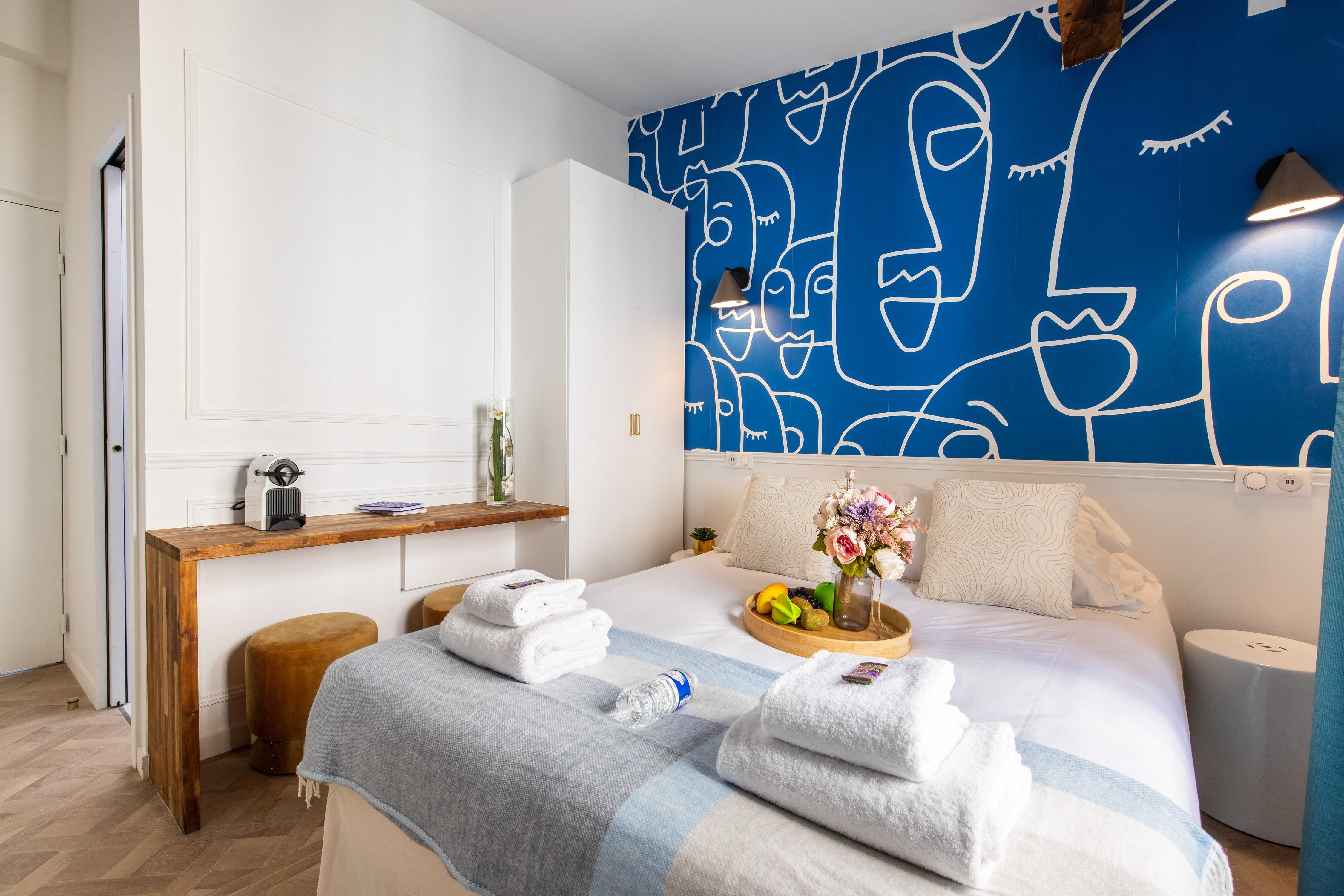 Charming private room - 2P - Pigalle/Sacre-Coeur - Tap to explore photos