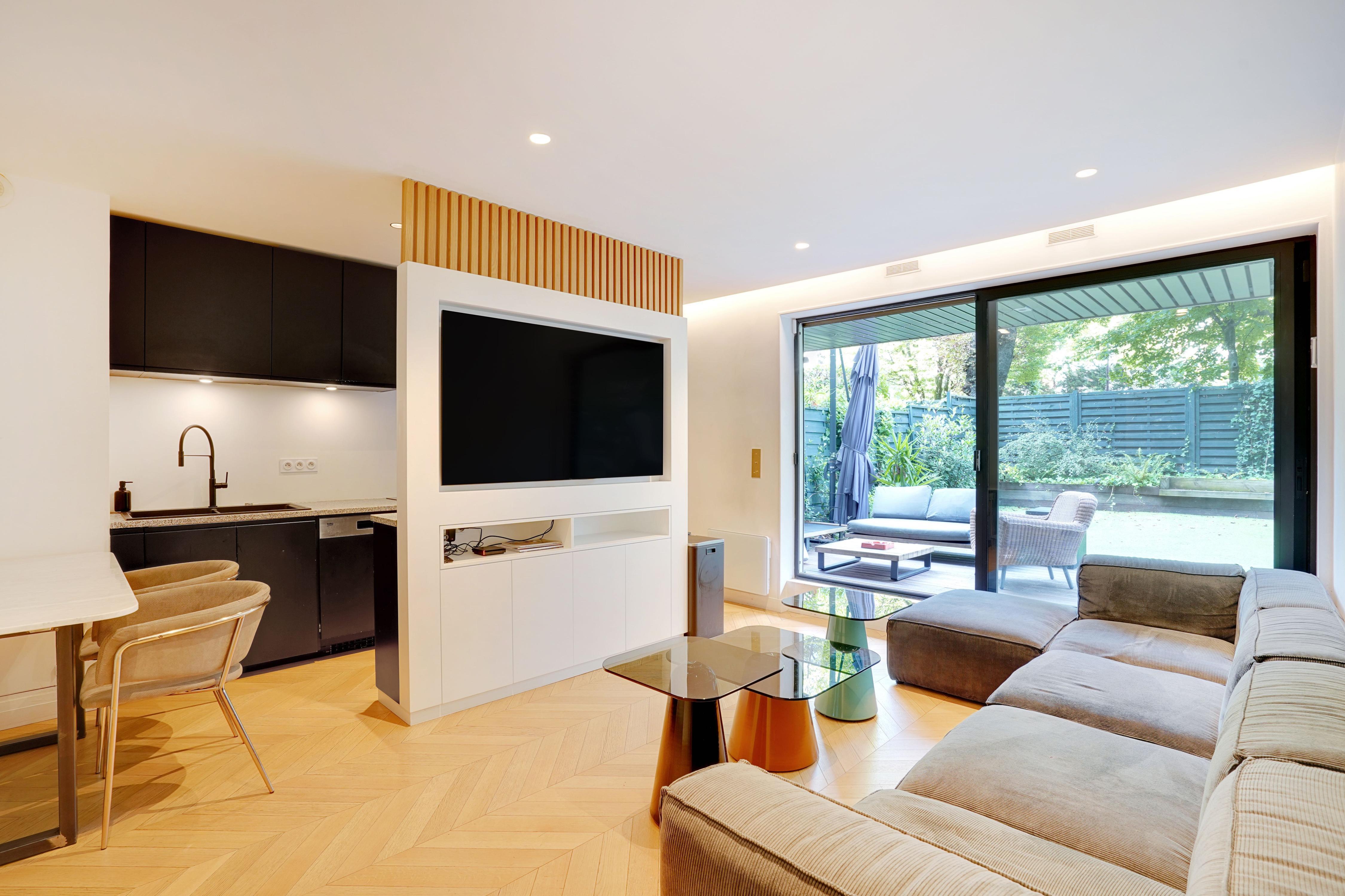 Chic Apt with Garden - 1BD/2P - Neuilly-sur-Seine - Tap to explore photos
