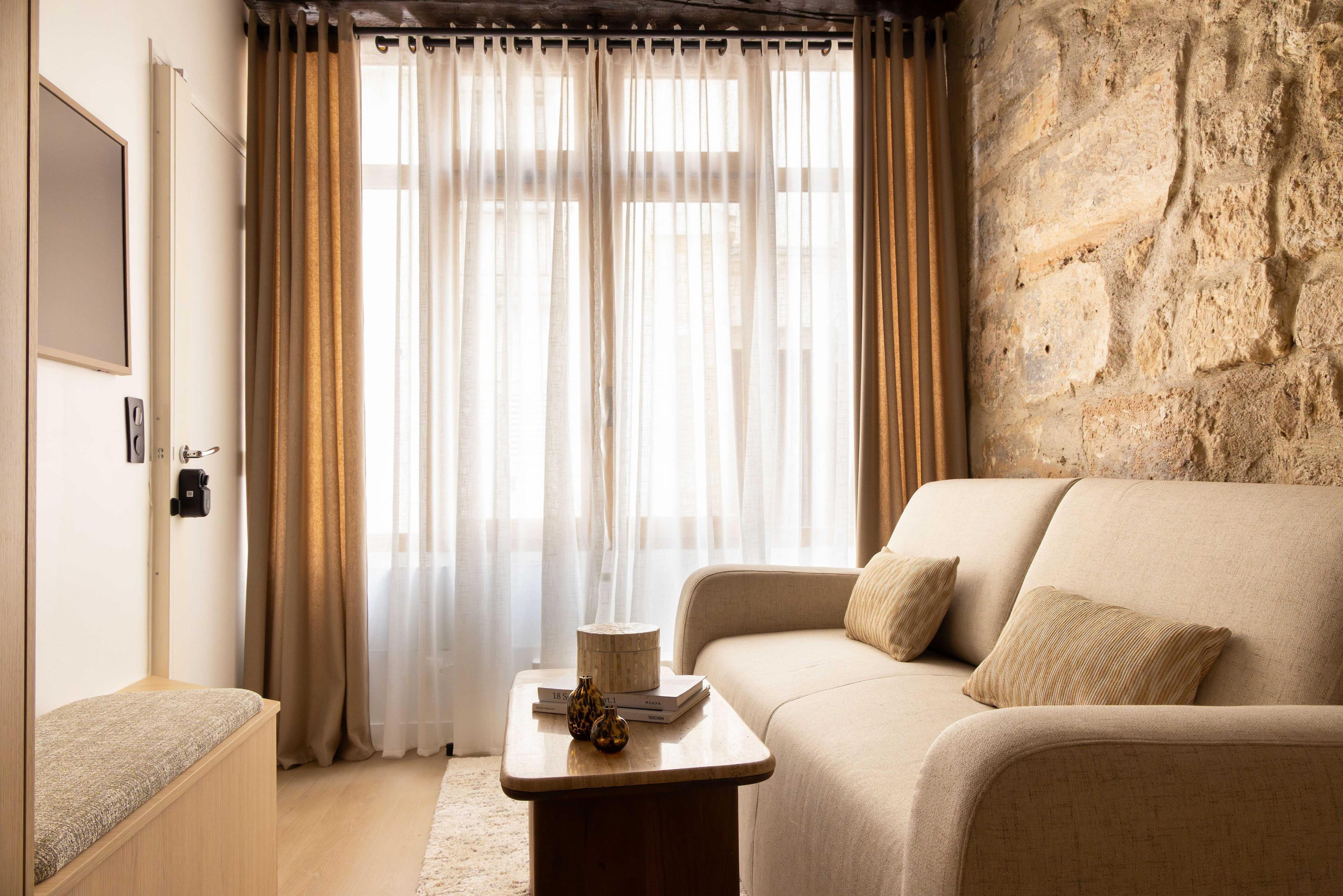 Modern apartment -AC-1BR-2P-Pantheon - Tap to explore photos