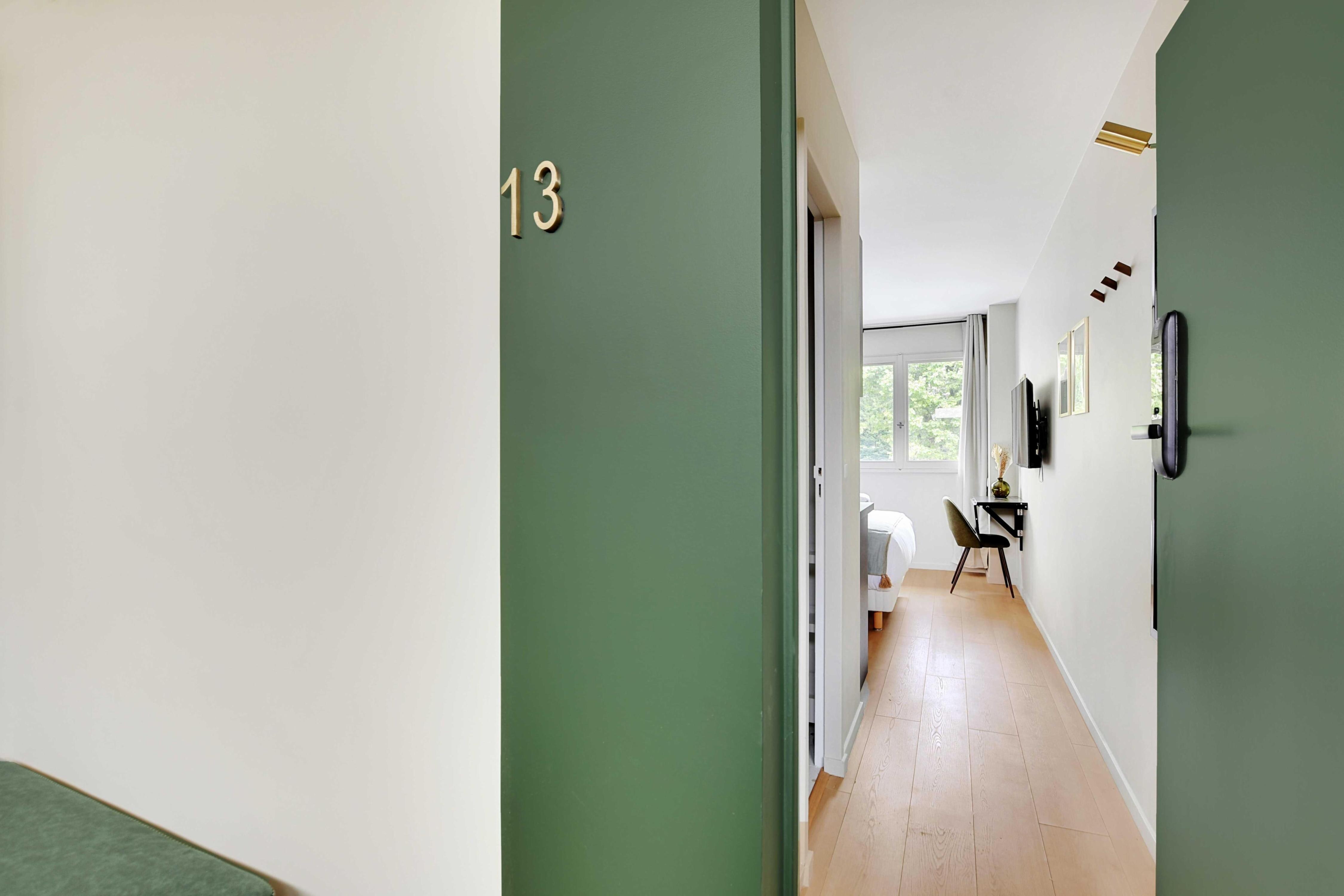 Modern Green Suites residence Meudon/Velizy - 15 - Tap to explore photos