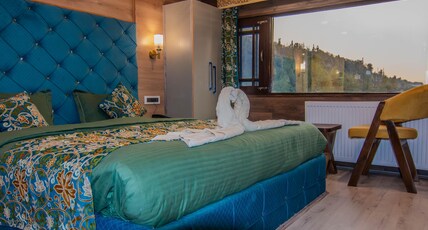 The Chinar Heaven Room Type - Deluxe Room