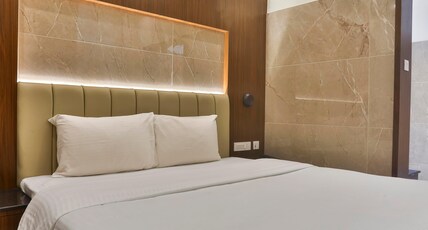 Arthana Residency Hotel Room Type - Deluxe King Room