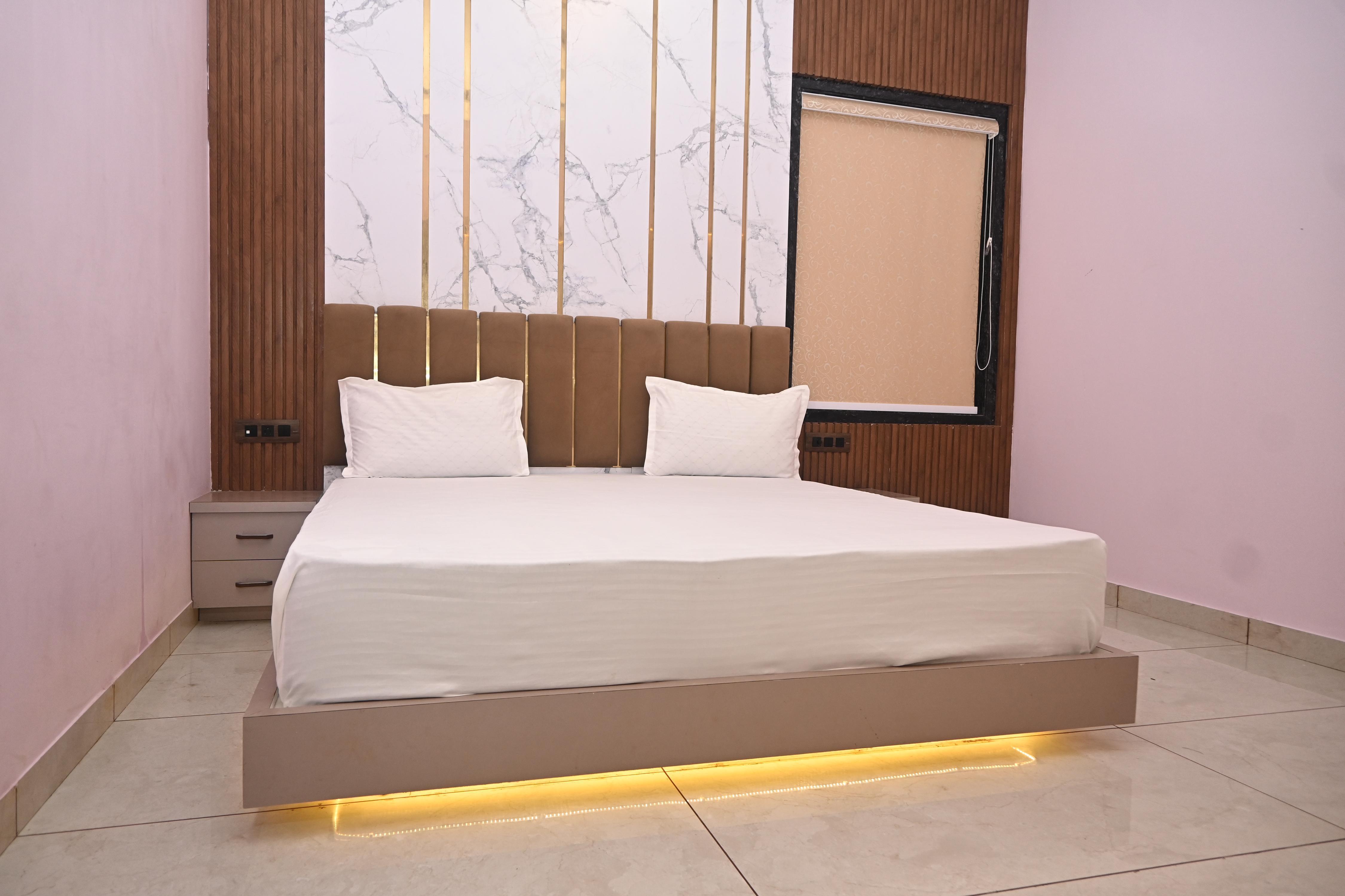 Seven Heaven Hotel Sikar Room Type - Heaven Deluxe Room with City View