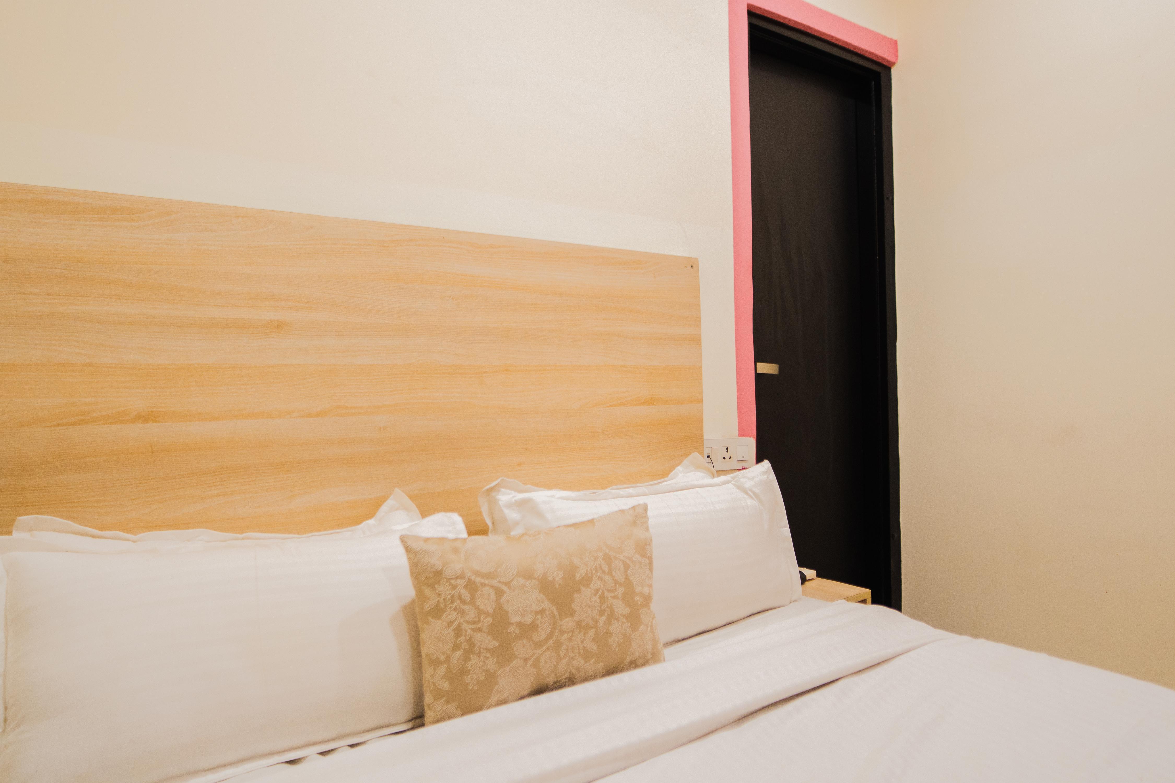 CAPITOL SQUARE Room Type - Standard Room