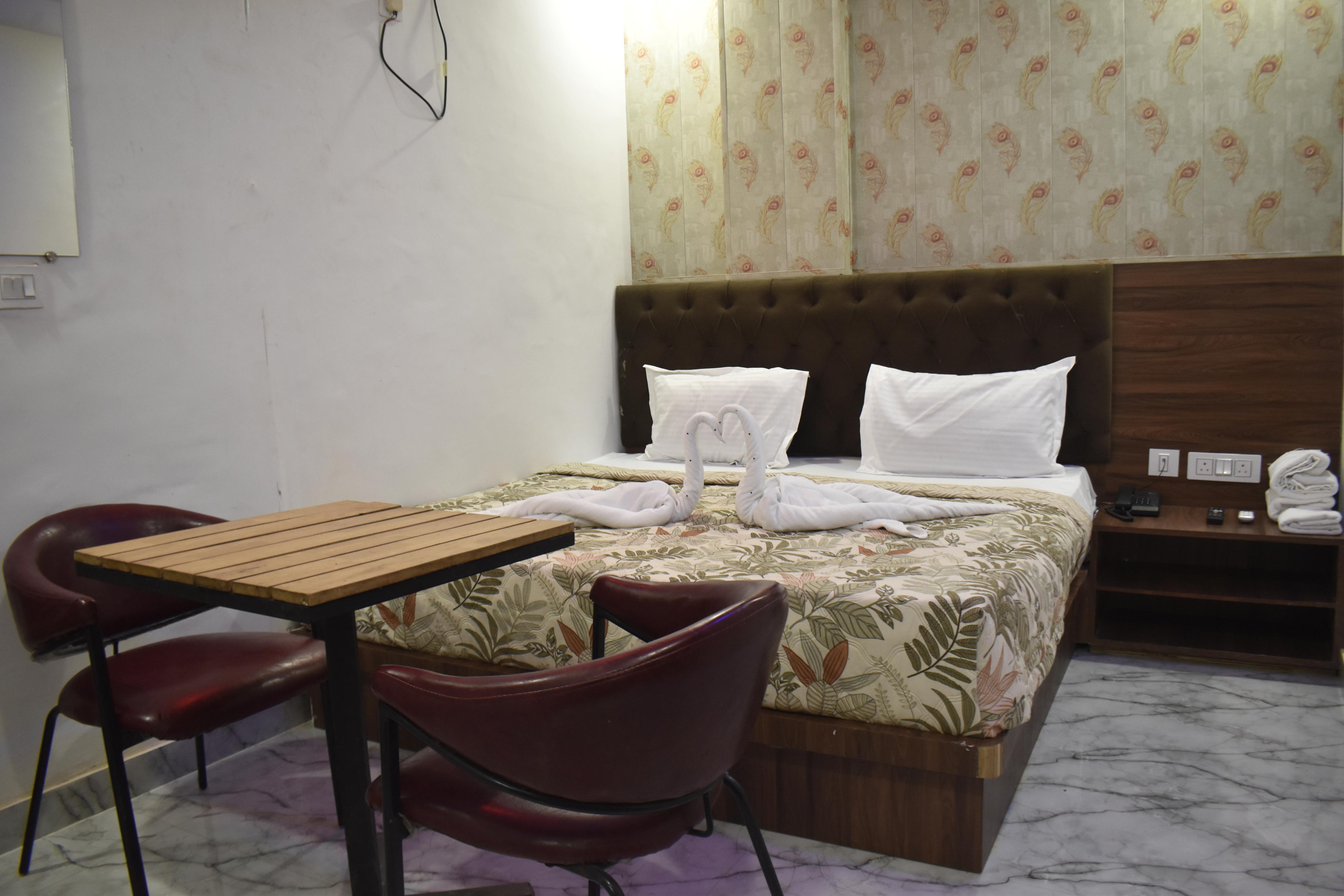 Hotel Siyaram Inn Room Type - Deluxe Room
