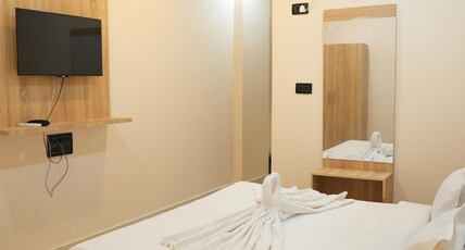 Shree Mahalaxmi Palace Room Type - Deluxe Room