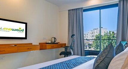 Limewood Signature Near Golf Course Road Room Type - Deluxe Room With Balcony Limewood Signature Near Golf Course Road Room Type - Deluxe Room With Balcony