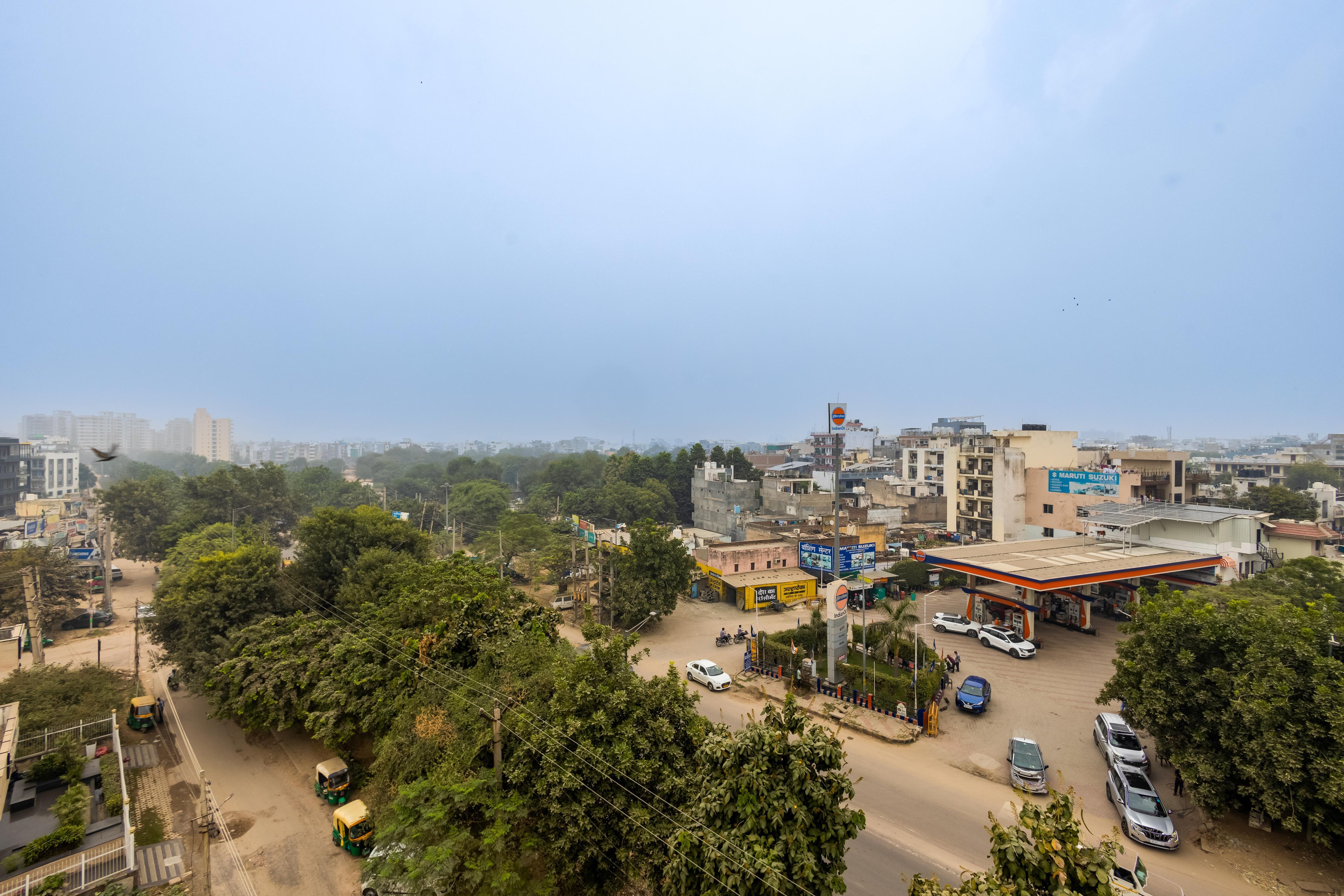Limewood Signature Near Golf Course Road - Tap to explore photos