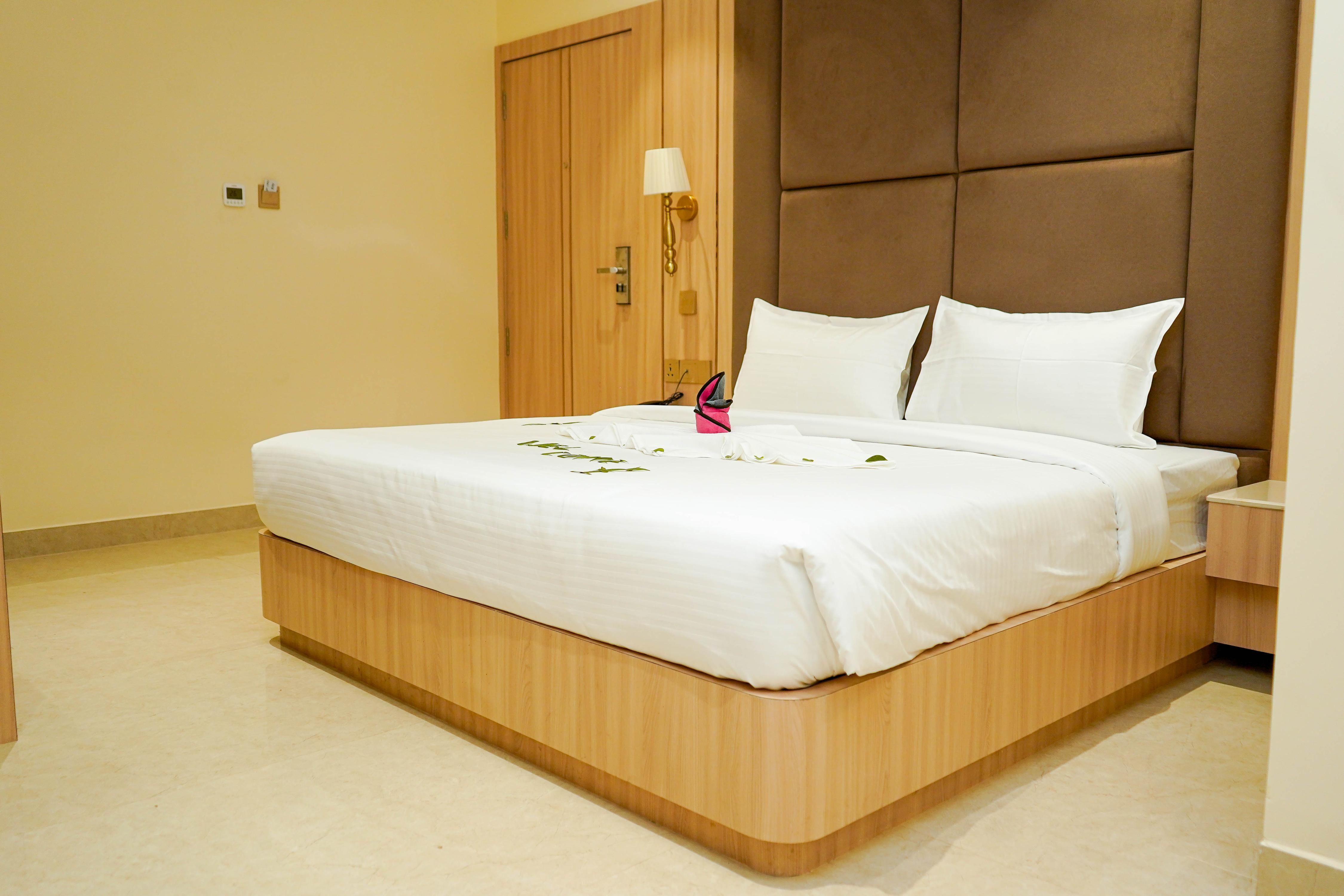 Hotel The Elite Room Type - DELUXE LUXURY ROOM