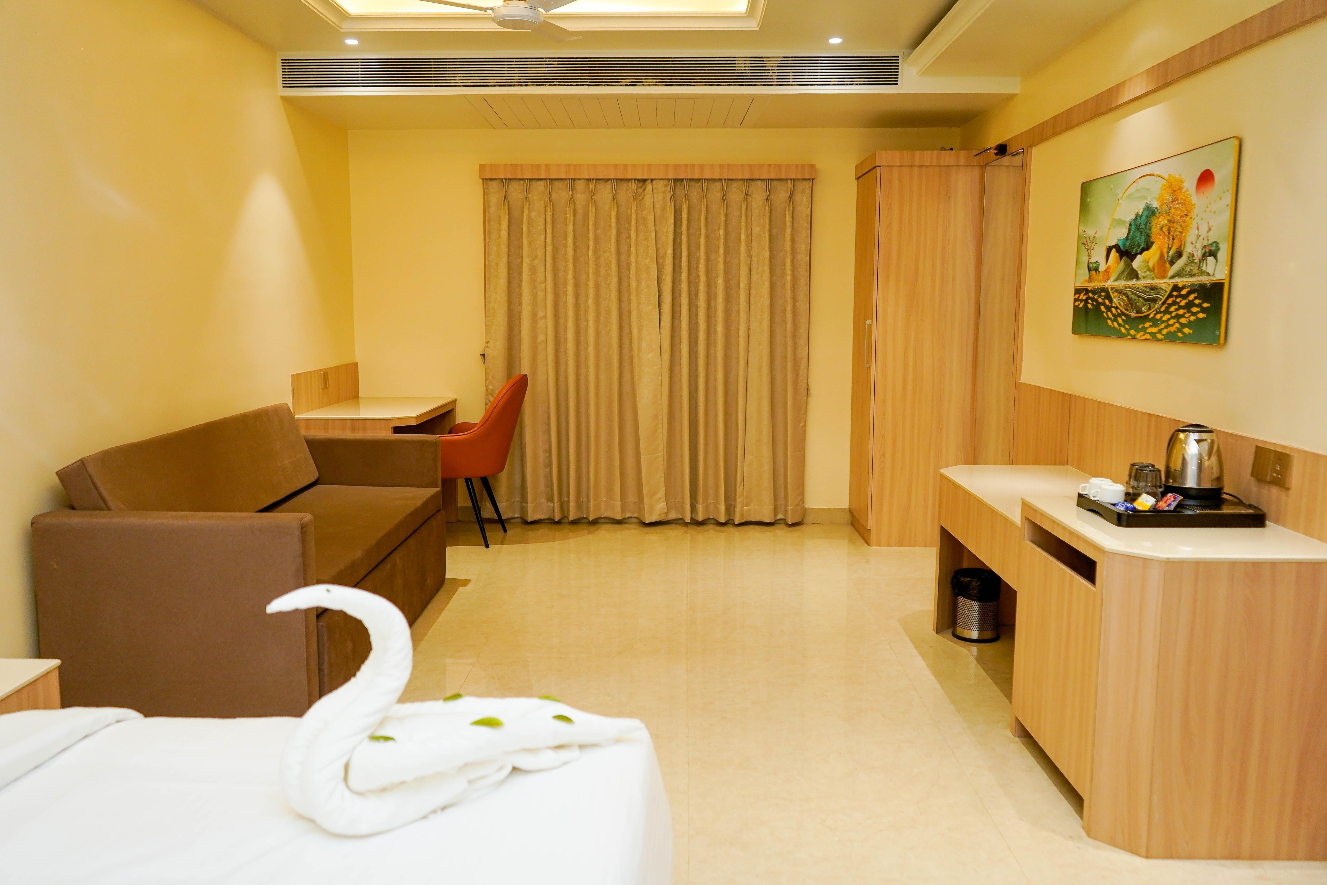 Hotel The Elite Room Type - FAMILY ROOM WITH CITY VIEW