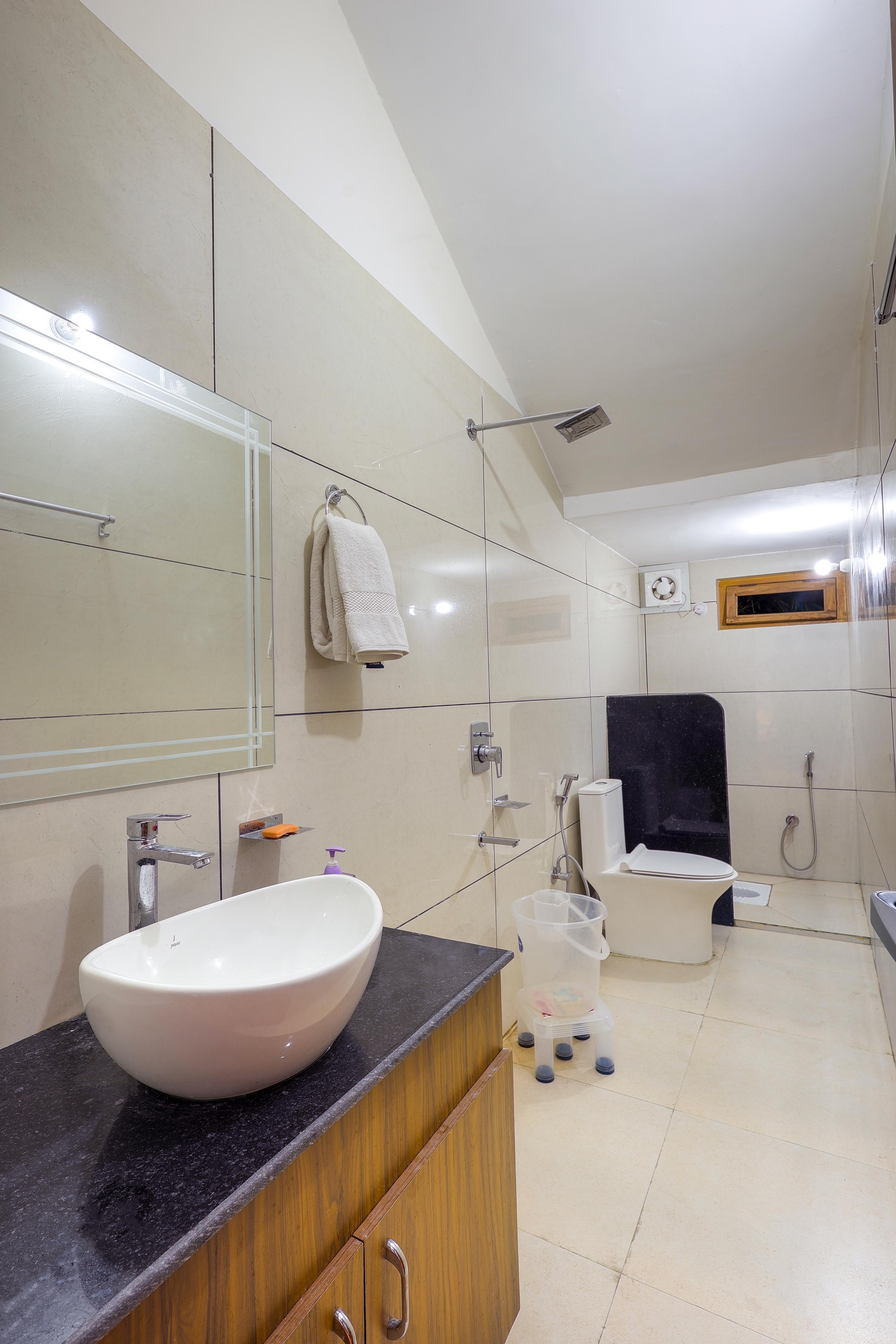 Palm Tree Resort - Tap to explore photos