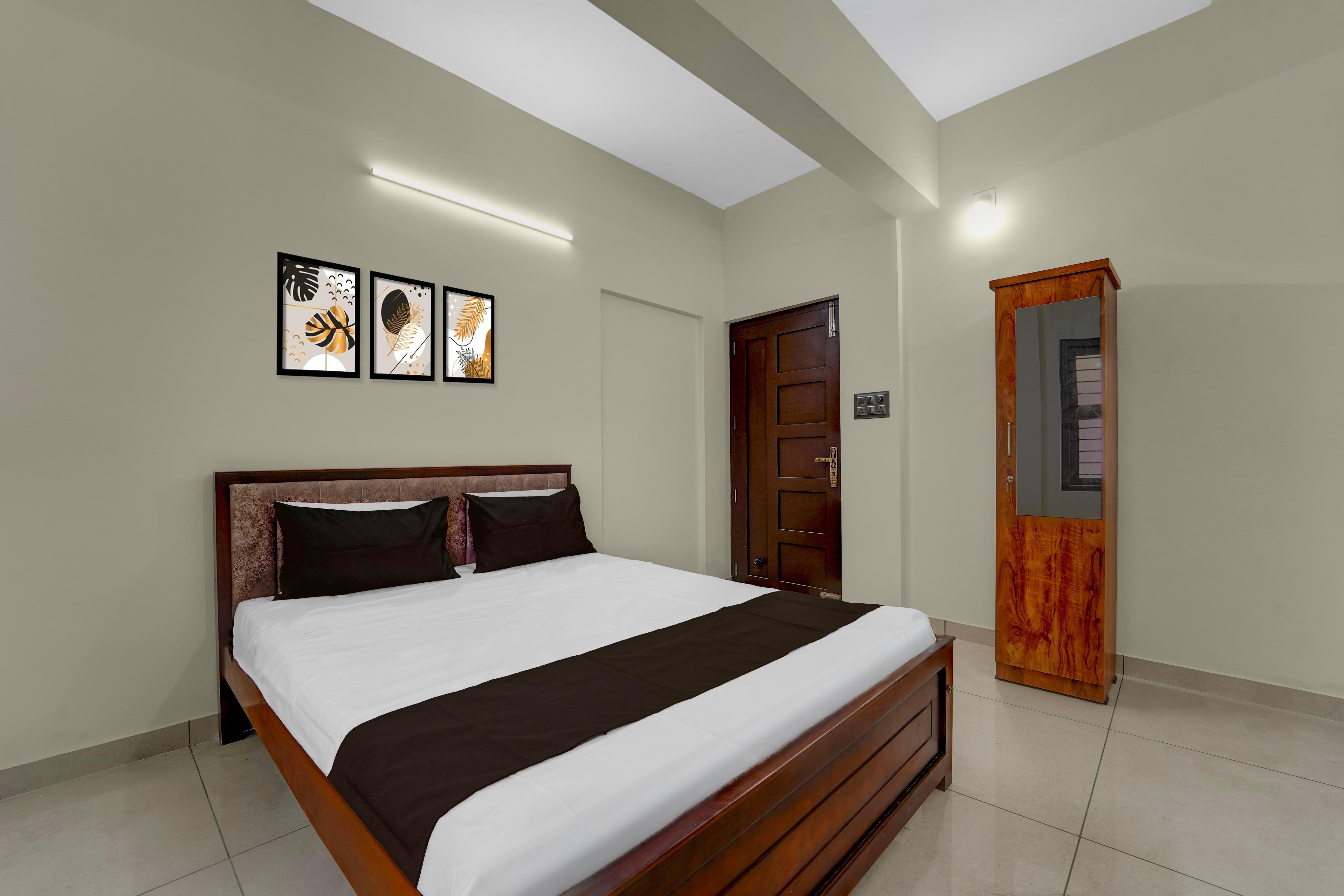 Hotel O Engineering College Sreekaryam Formerly B S Plaza - Tap to explore photos