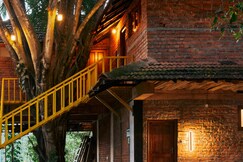 Malige by Raho: Pond-View Farm Stay Escape