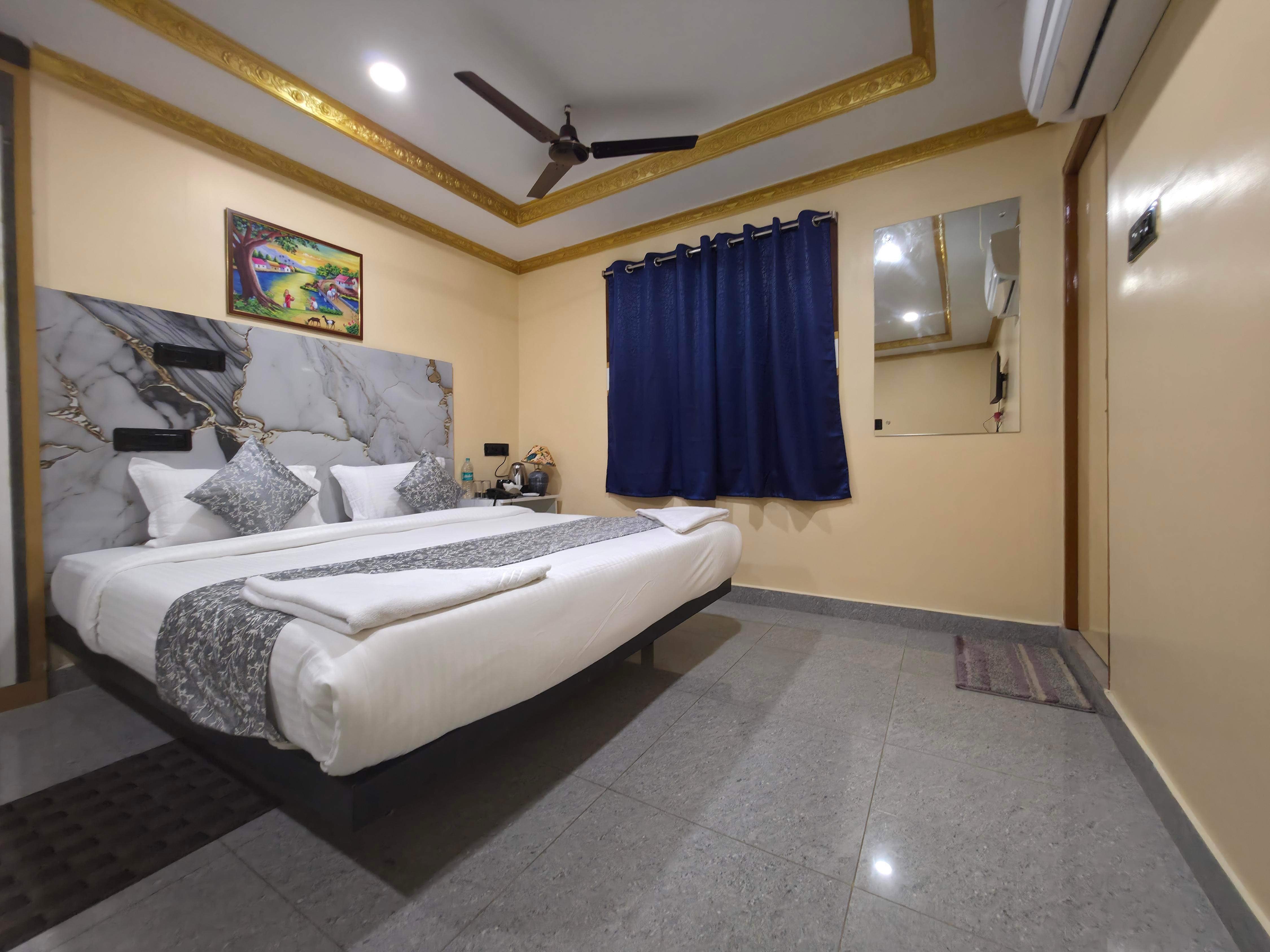 Hotel Indus Luxury - Tap to explore photos