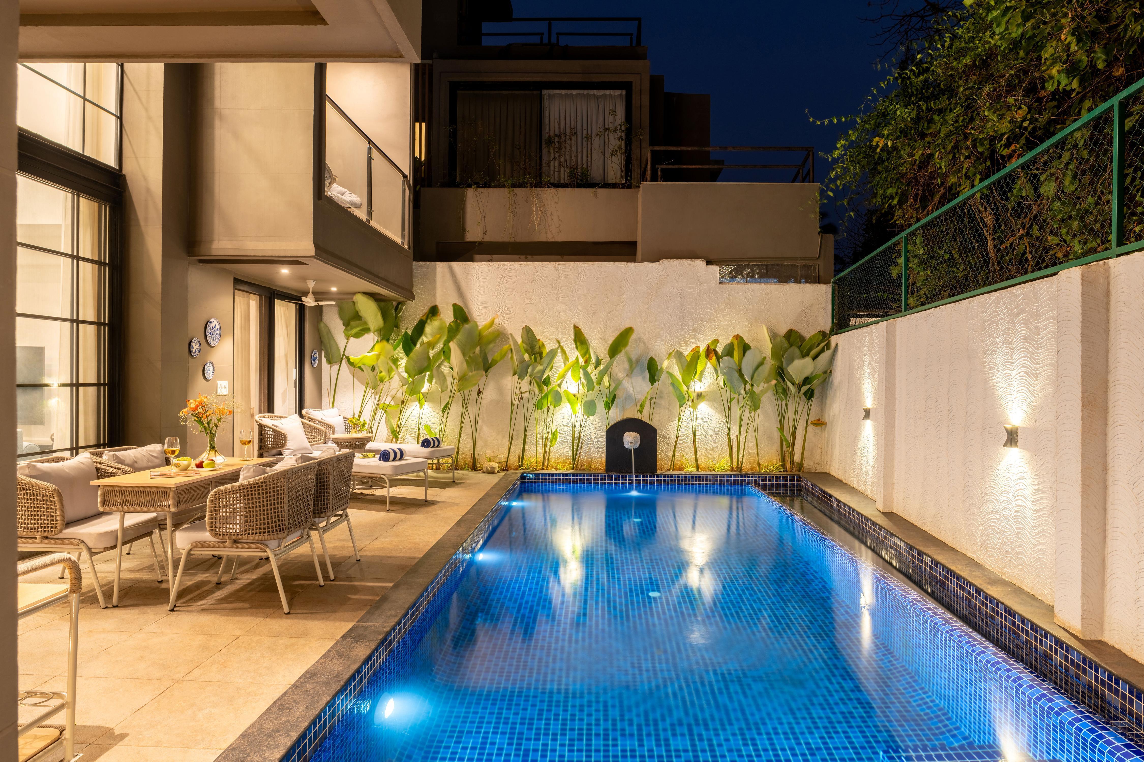 Lindsay Manor | Santo Sovrano | 4BHK | Heated Pool
