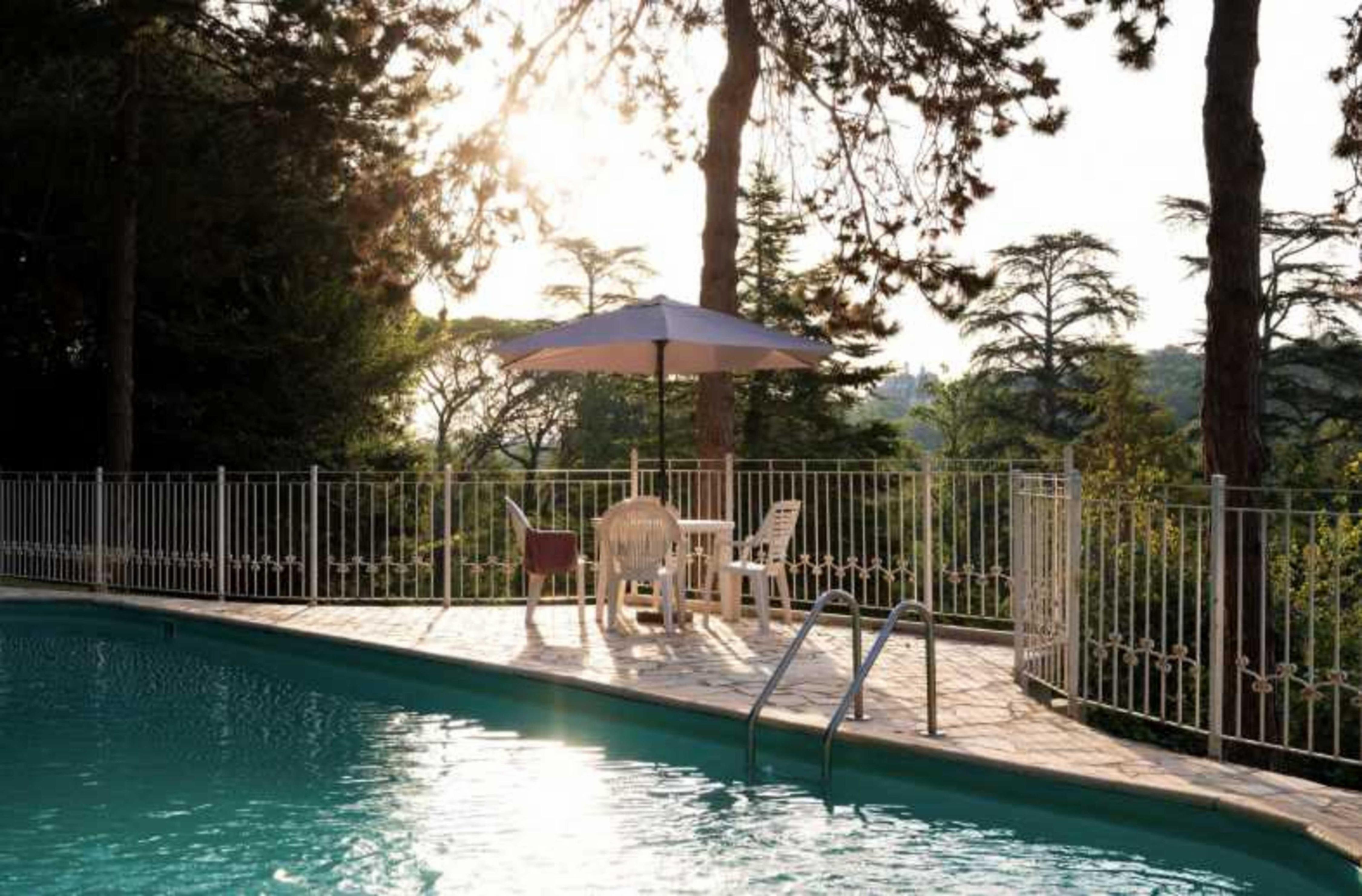 Chateau Stay - 1BR/4P with Pool & Park Access - Tap to explore photos