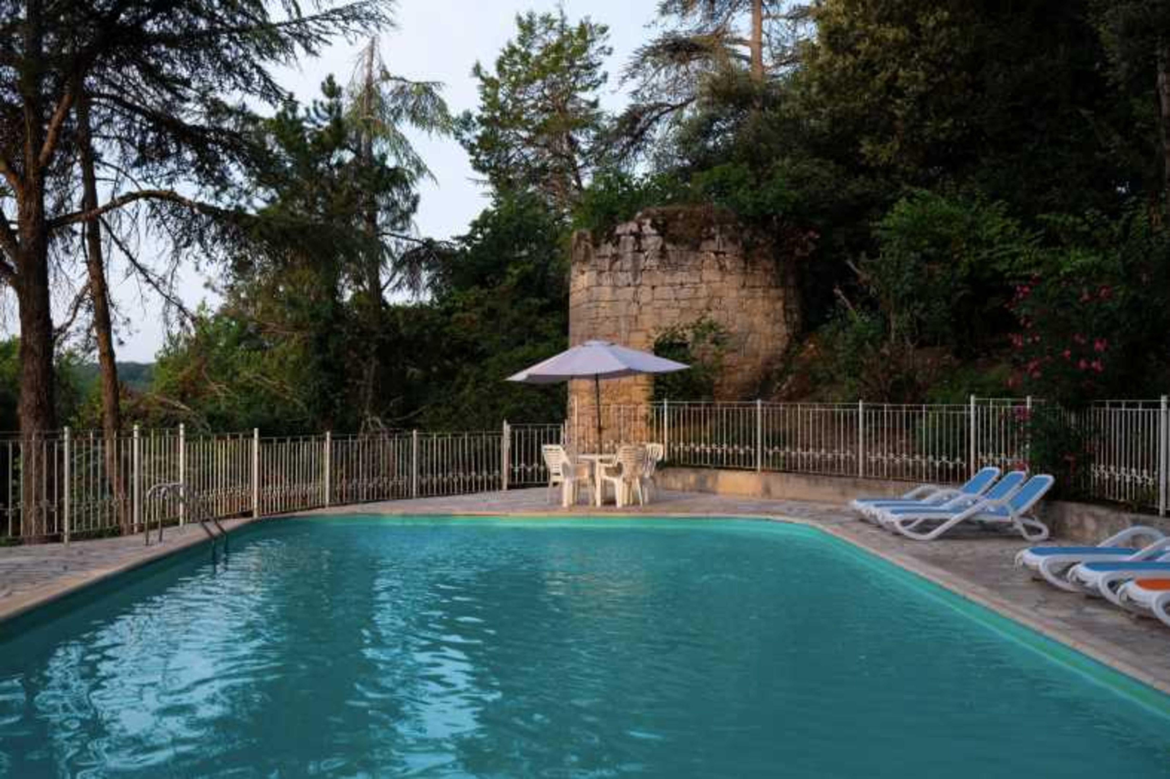 Chateau Stay - 1BR/4P with Pool & Park Access - 1 - Tap to explore photos