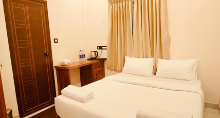 Vallimony Luxury Stays- Padmanabhaswamy Temple Room Type - Double Room 204