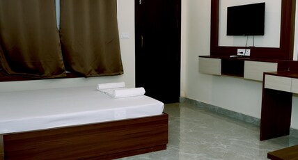 Grand Meridian Hotel & Restaurant Room Type - Deluxe Room