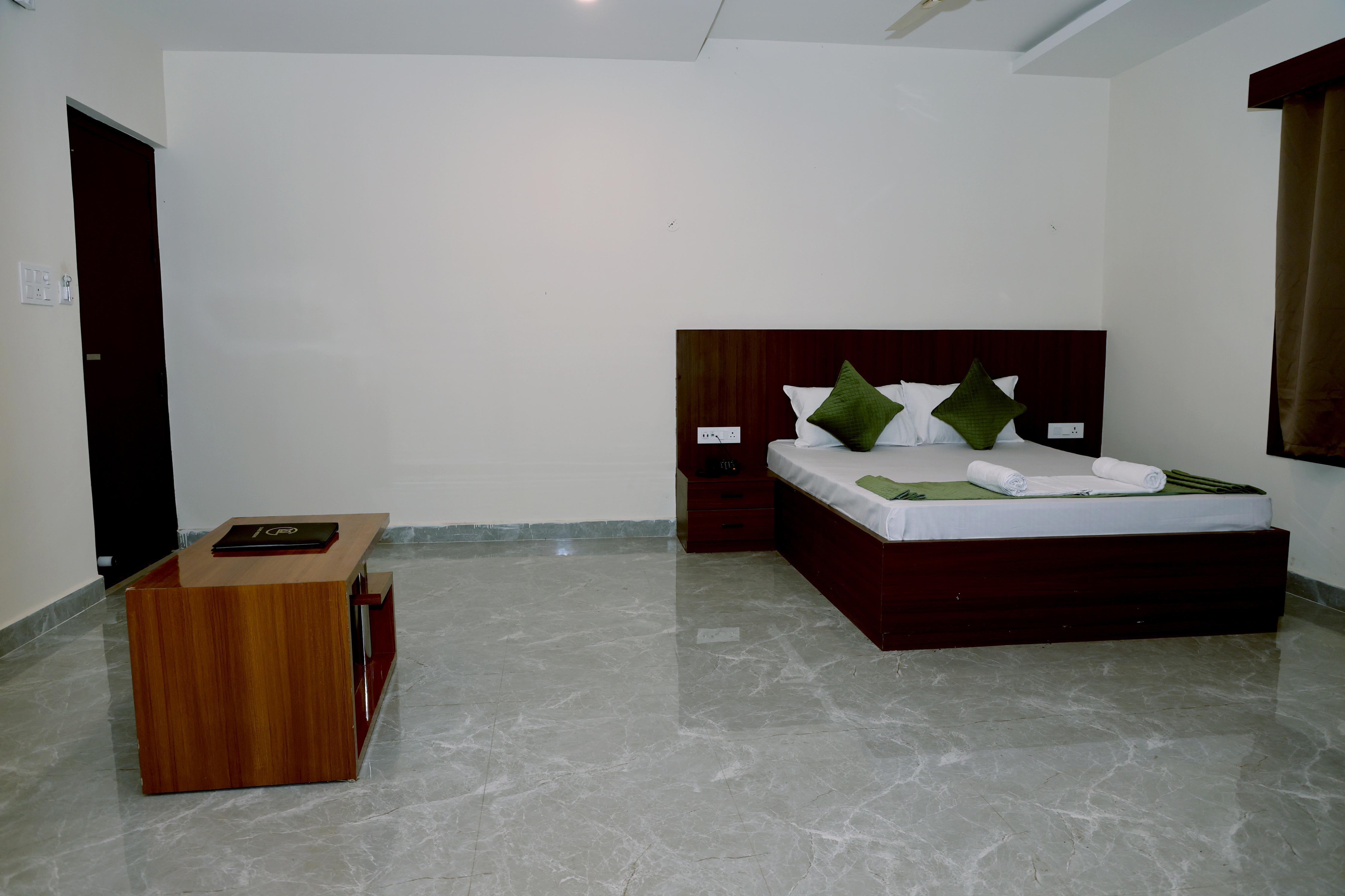 Grand Meridian Hotel & Restaurant Room Type - Club Room