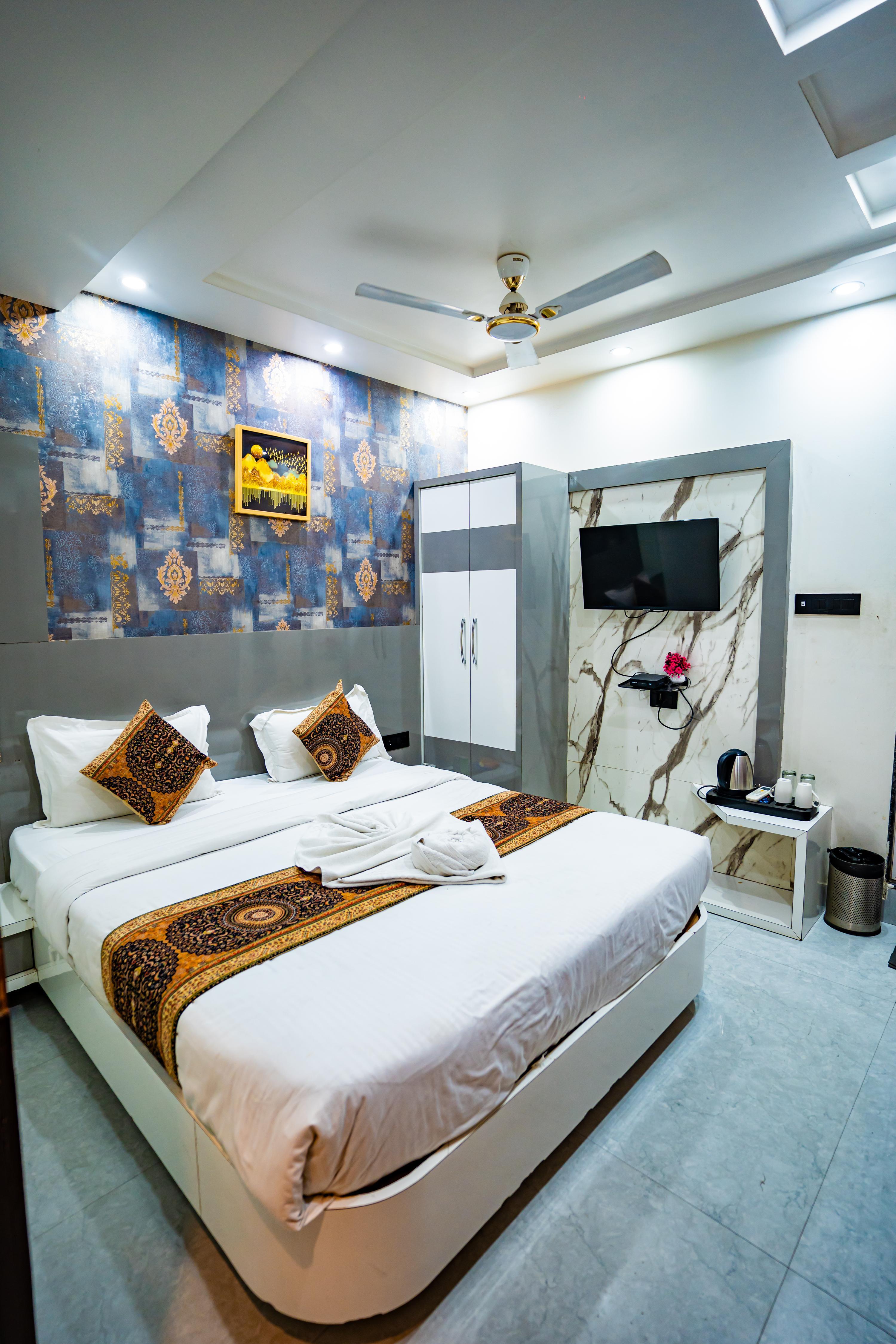 Hotel Manor Ganges - Tap to explore photos