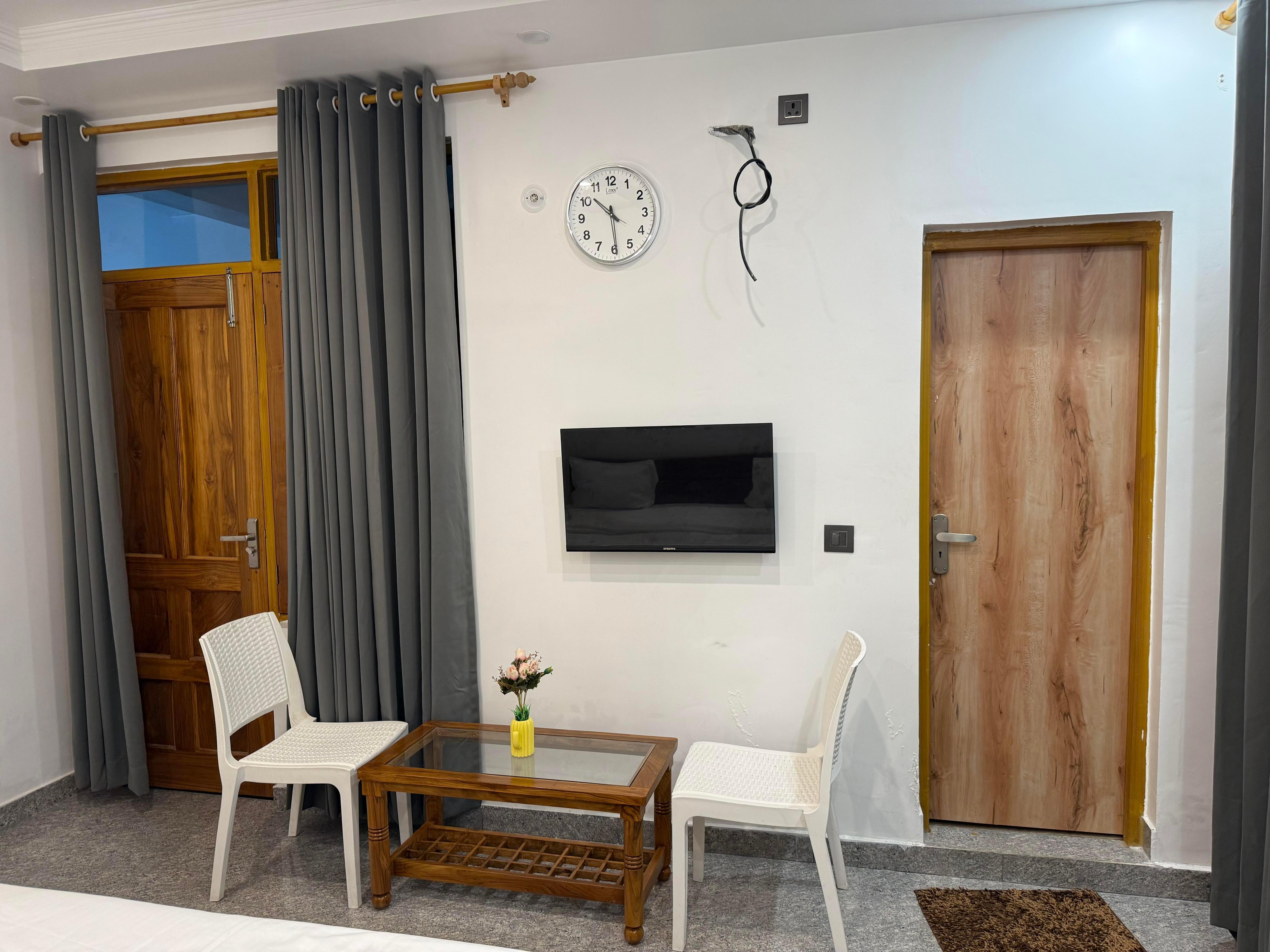 The Para View Homestay - Tap to explore photos