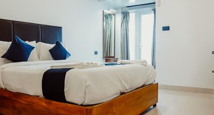 Sayora Hotels Room Type - Premium room with Balcony