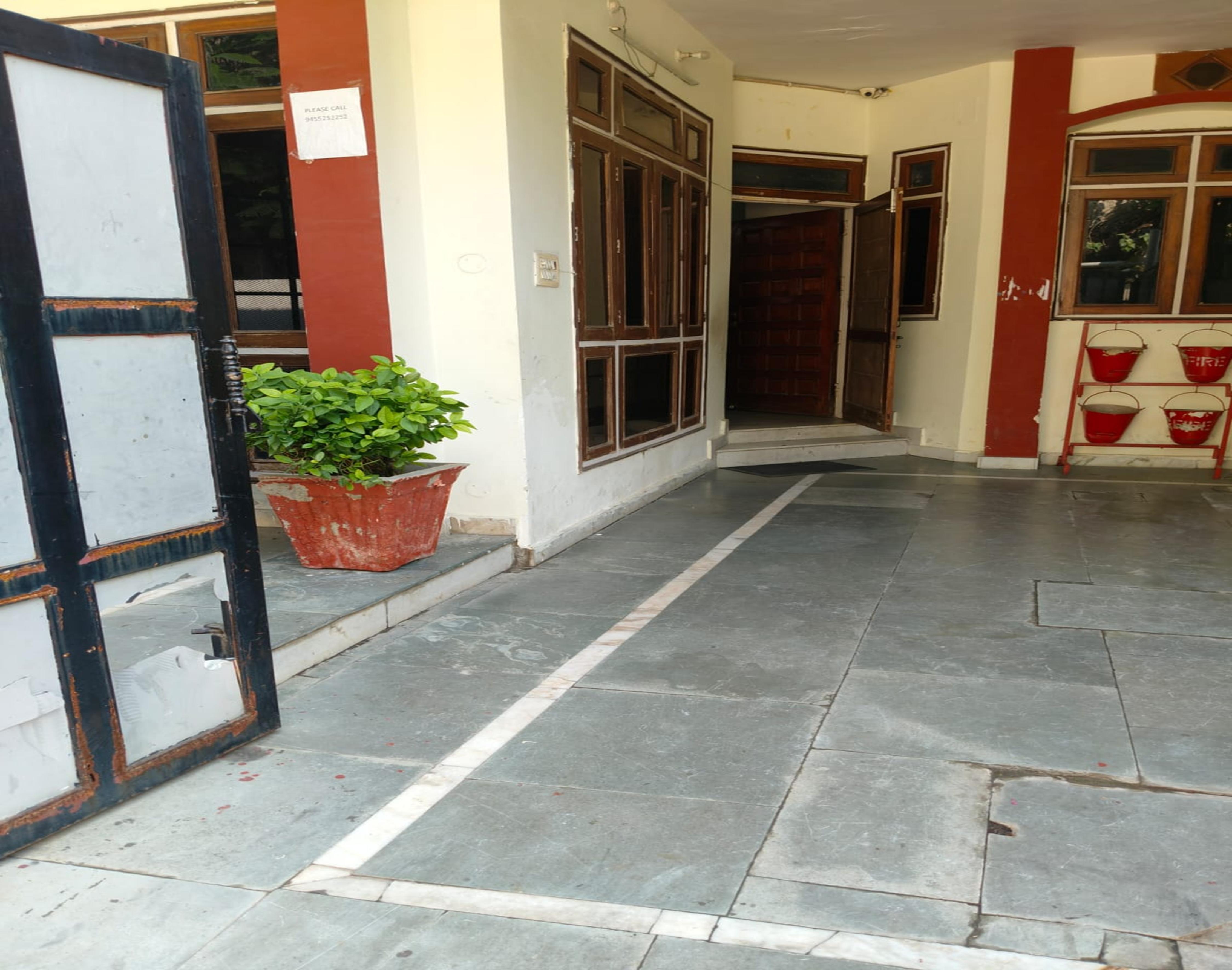 Hotel Trilok Inn, Lucknow Cancer Hospital