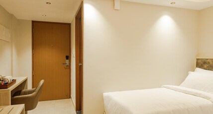 Olwen Suites Room Type - Classic Twin Bedroom with Balcony