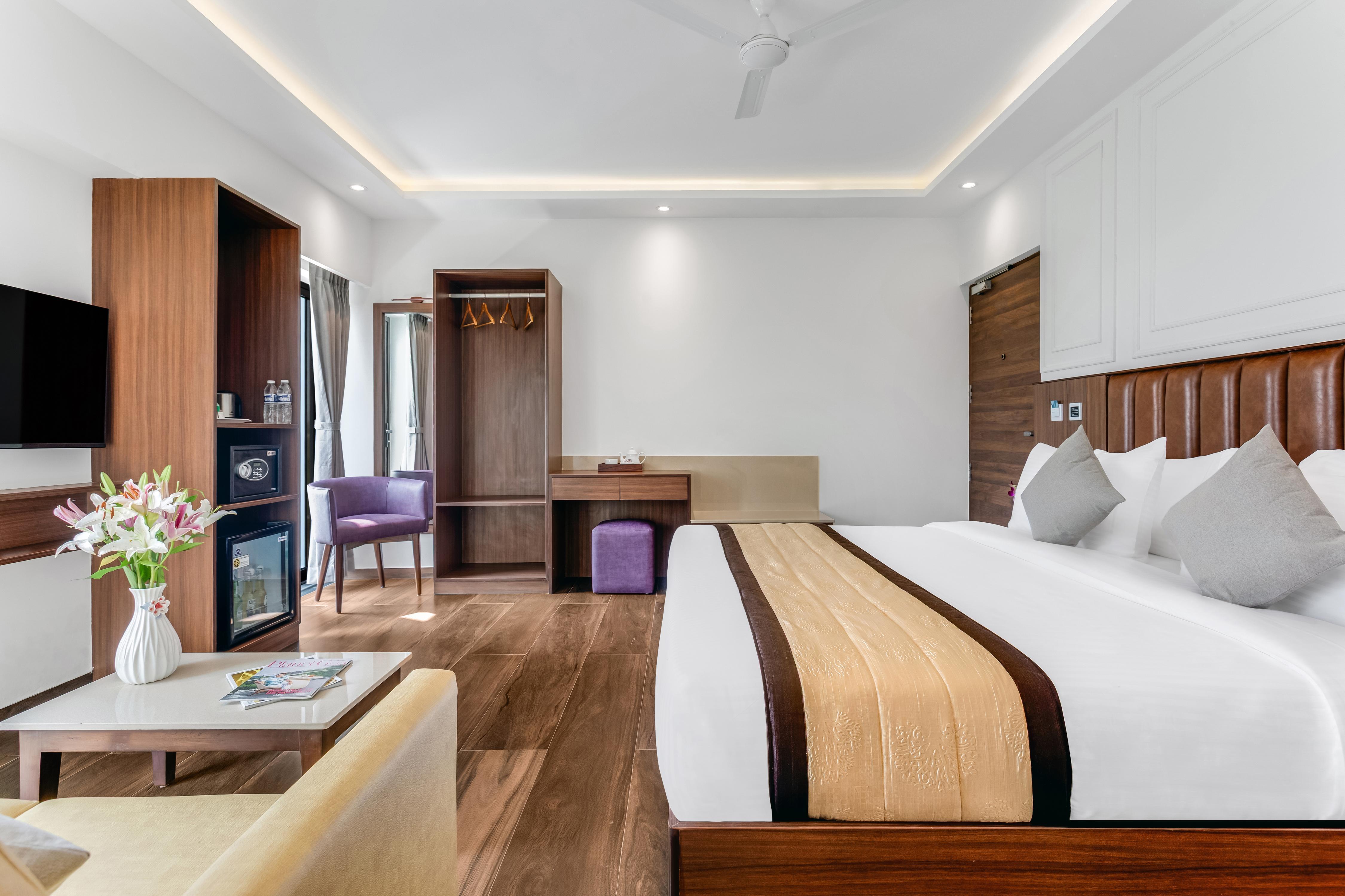 SinQ Symbol, Calangute Room Type - Elite room - with balcony