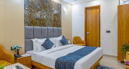 The King Palace Near Nizamuddin Railway Station Room Type - Superior Room with Smart TV