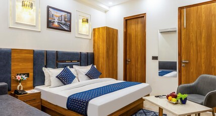 The King Palace Near Nizamuddin Railway Station Room Type - Suite Room with Balcony and Smart TV The King Palace Near Nizamuddin Railway Station Room Type - Suite Room with Balcony and Smart TV
