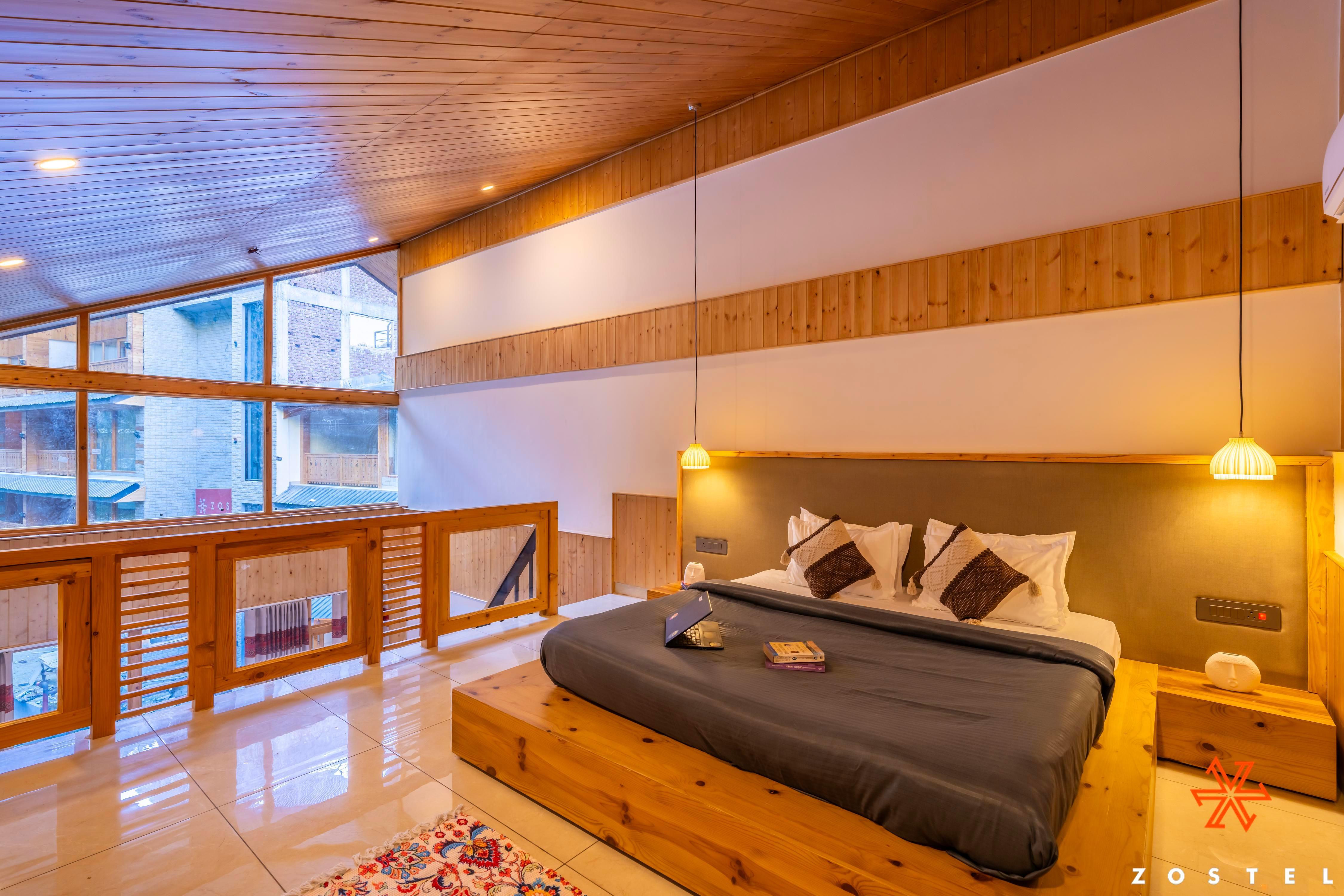 Zostel Kasol Room Type - Deluxe Duplex Room (with balcony)