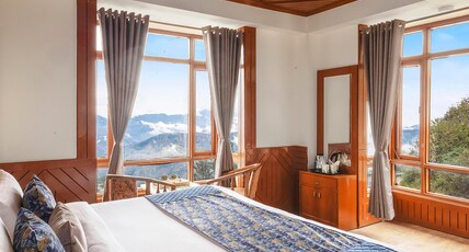 The Castle Villa: Boutique hotel in kufri Room Type - Super Deluxe with Valley View Room