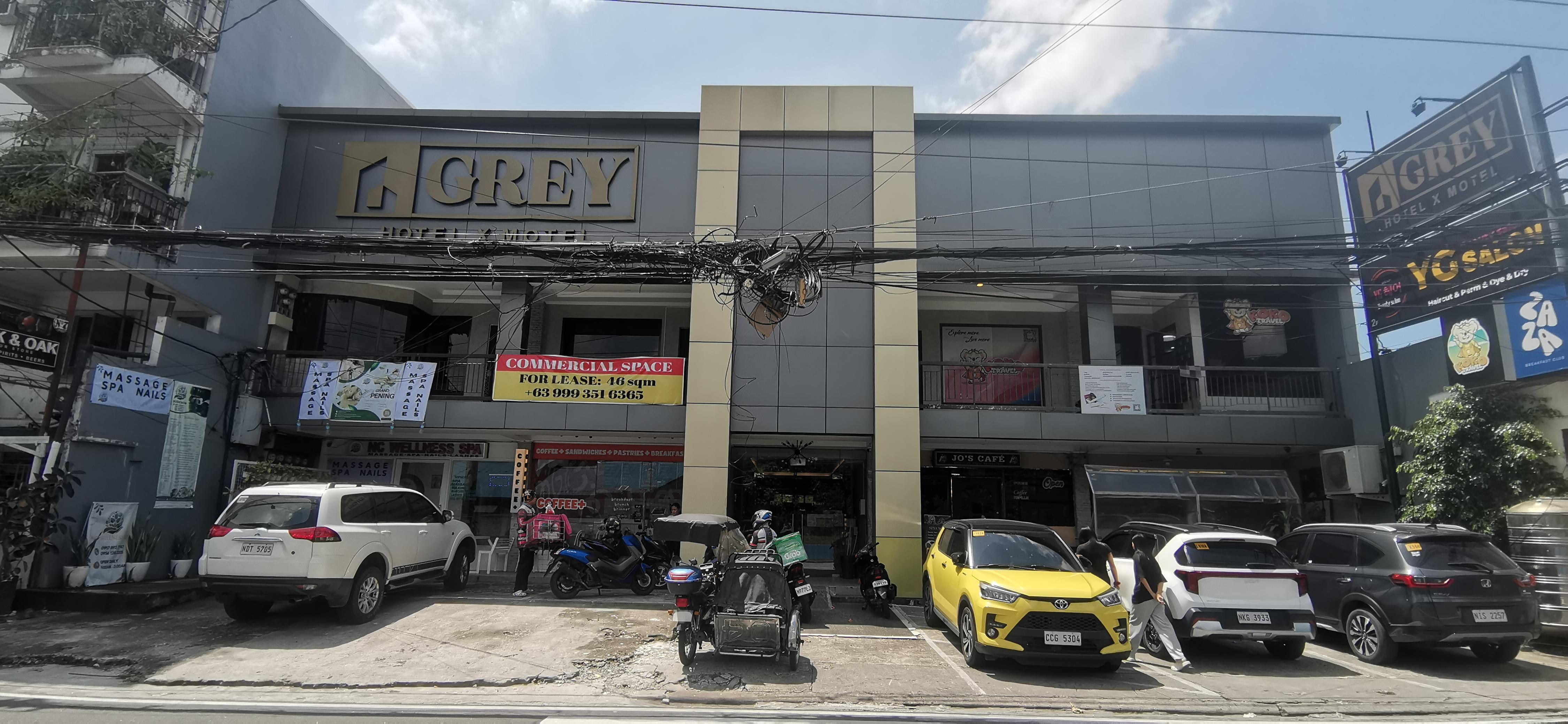 Townhouse Oak Grey Hotel Near Clark International Airport