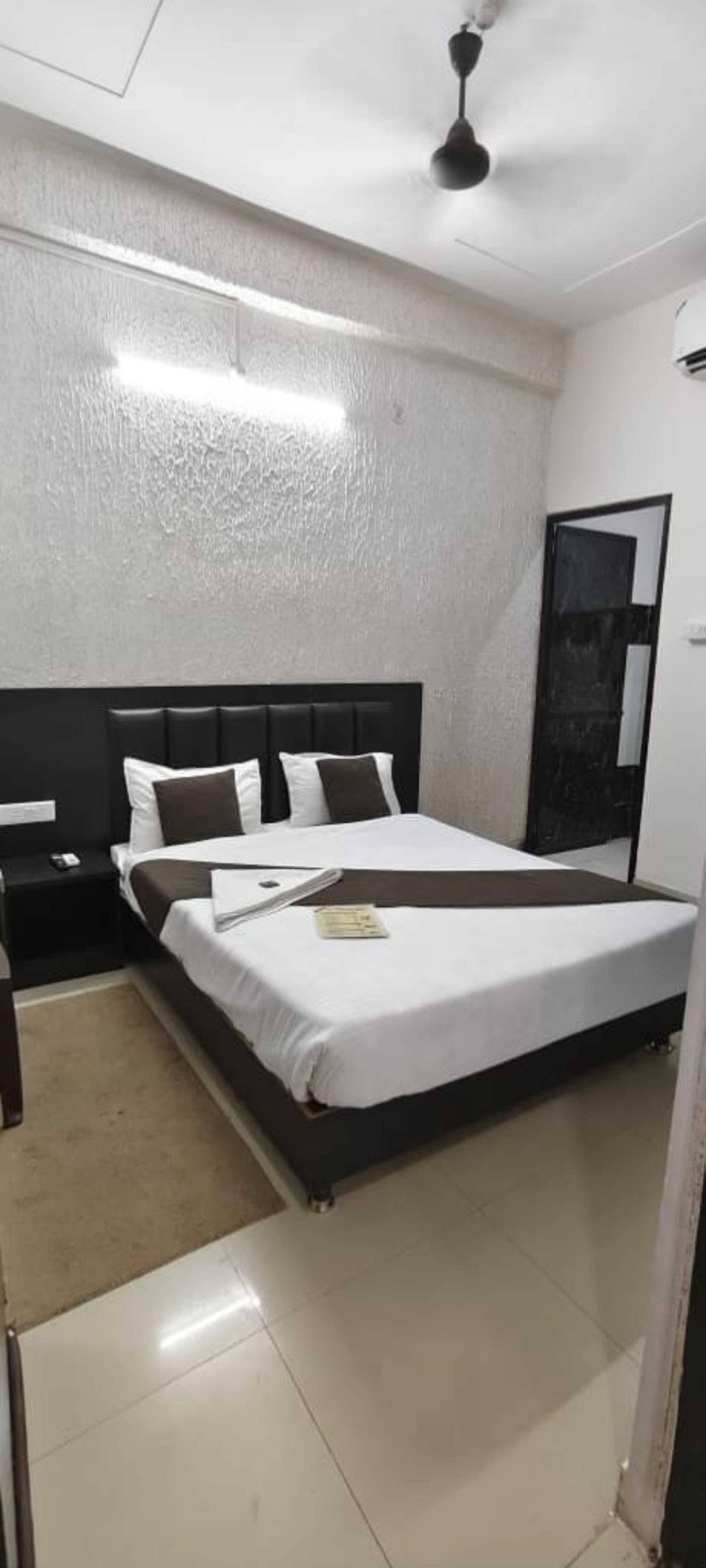 Hotel Sri Kishan Kripa Inn Room Type - Deluxe AC Room