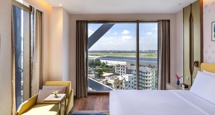 Hyatt Place Dhaka Uttara Room Type - 1 KING BED RUNWAY VIEW