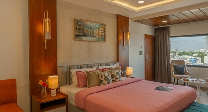 Perfectstayz Premium Shree Narayana Ujjain Room Type - Suite Room