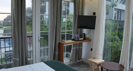 Vandhanam Stays Room Type - Premium Mountain View Room