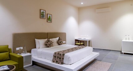 NANDA HILL RESORT Room Type - Premium Rooms with Jacuzzi (No View)
