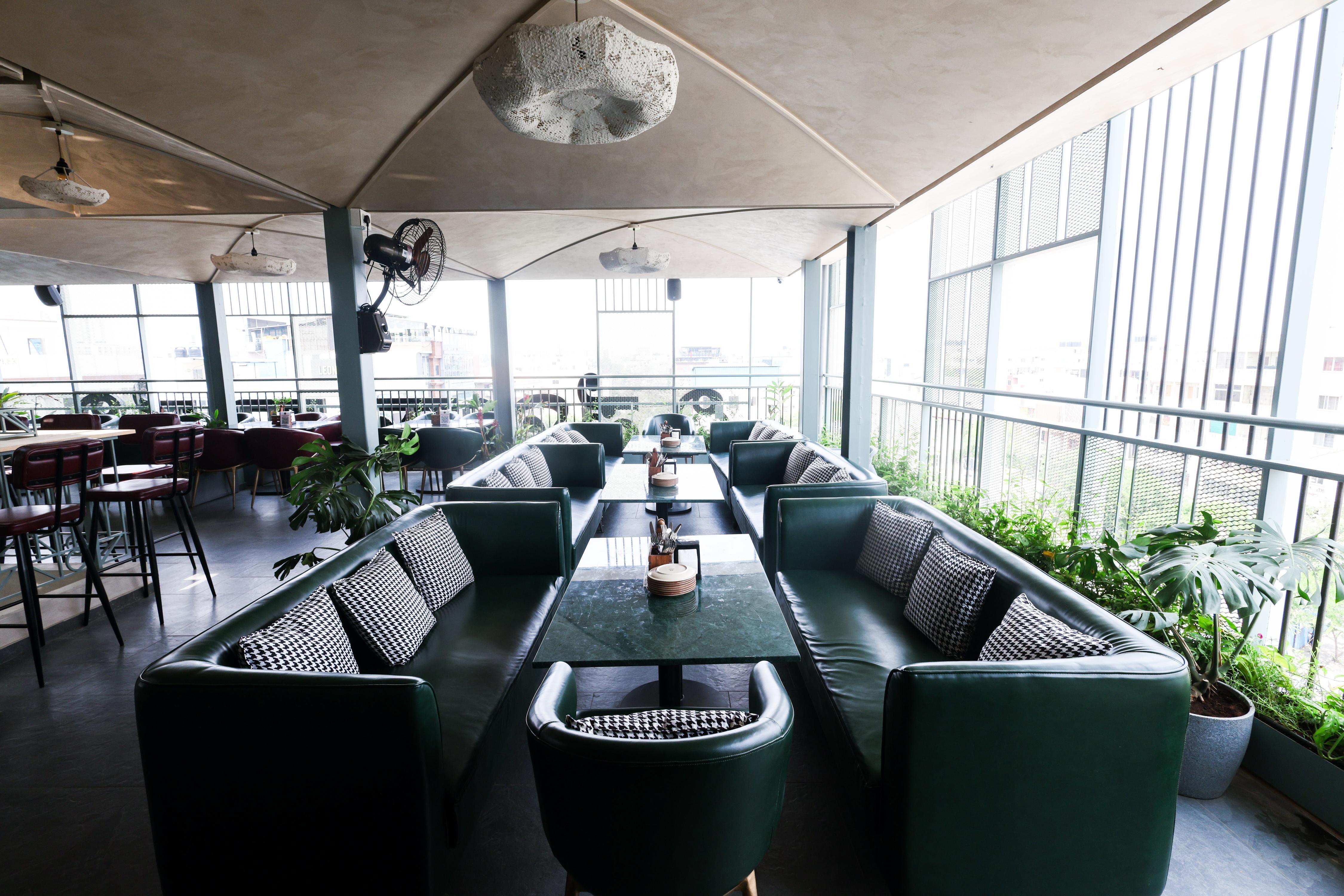 Hotel Amigos - Tap to explore photos