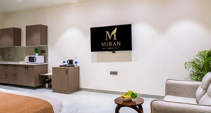 Miran Hotel & Suites - Mathura Road Faridabad Room Type - Presidential Suite Room with Living Room and Bathtub Miran Hotel & Suites - Mathura Road Faridabad Room Type - Presidential Suite Room with Living Room and Bathtub