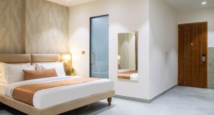 Miran Hotel & Suites - Mathura Road Faridabad Room Type - Studio Suite Room with Private Living Area and Bathtub Miran Hotel & Suites - Mathura Road Faridabad Room Type - Studio Suite Room with Private Living Area and Bathtub