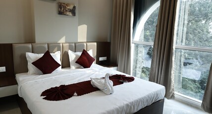 Hotel Raj Residency Room Type - Deluxe King Bed Room with City View