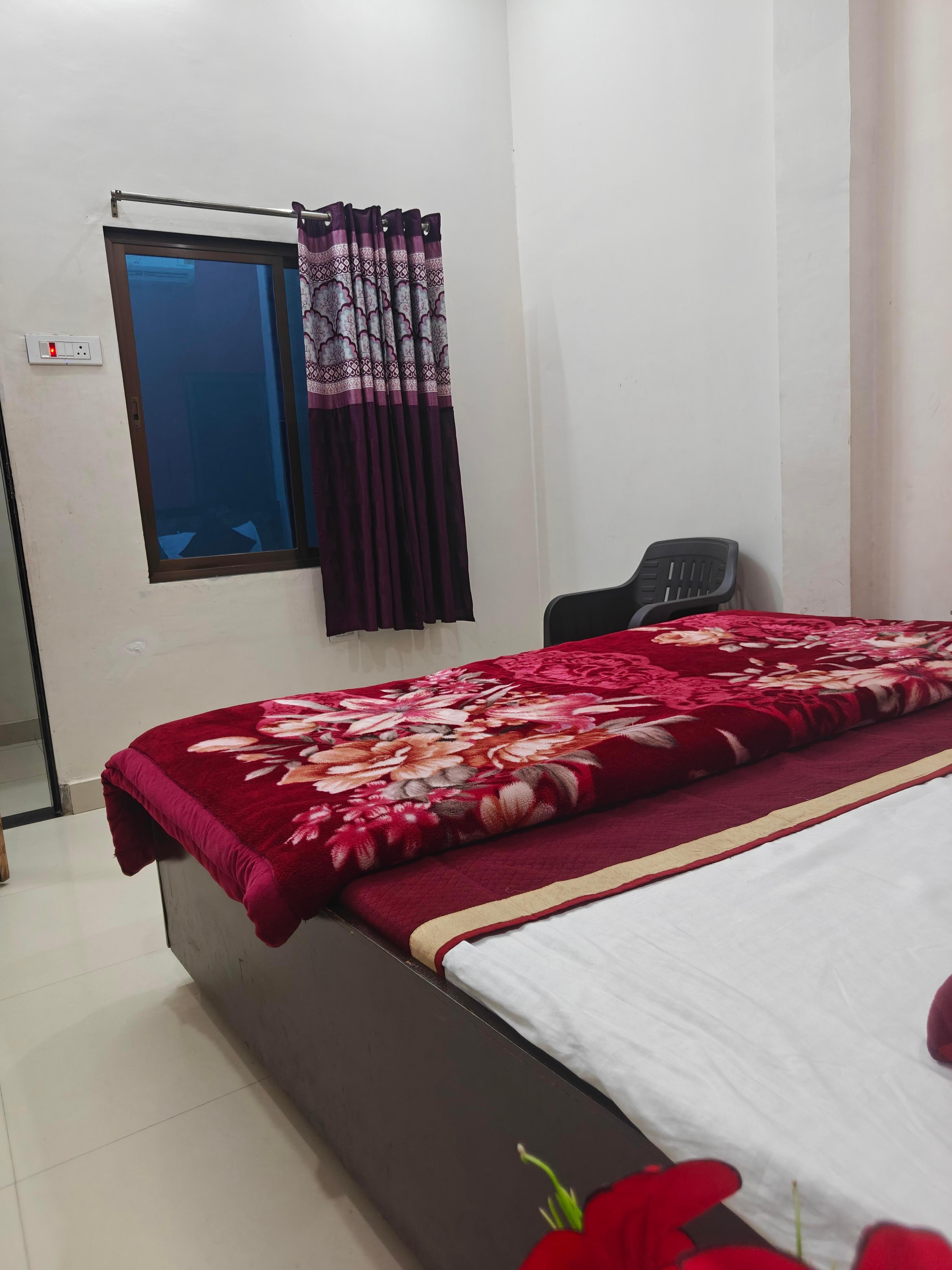 Krishna guest house 700 meter away from Rammandir - Tap to explore photos