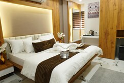 Hotel Deol's Paradise