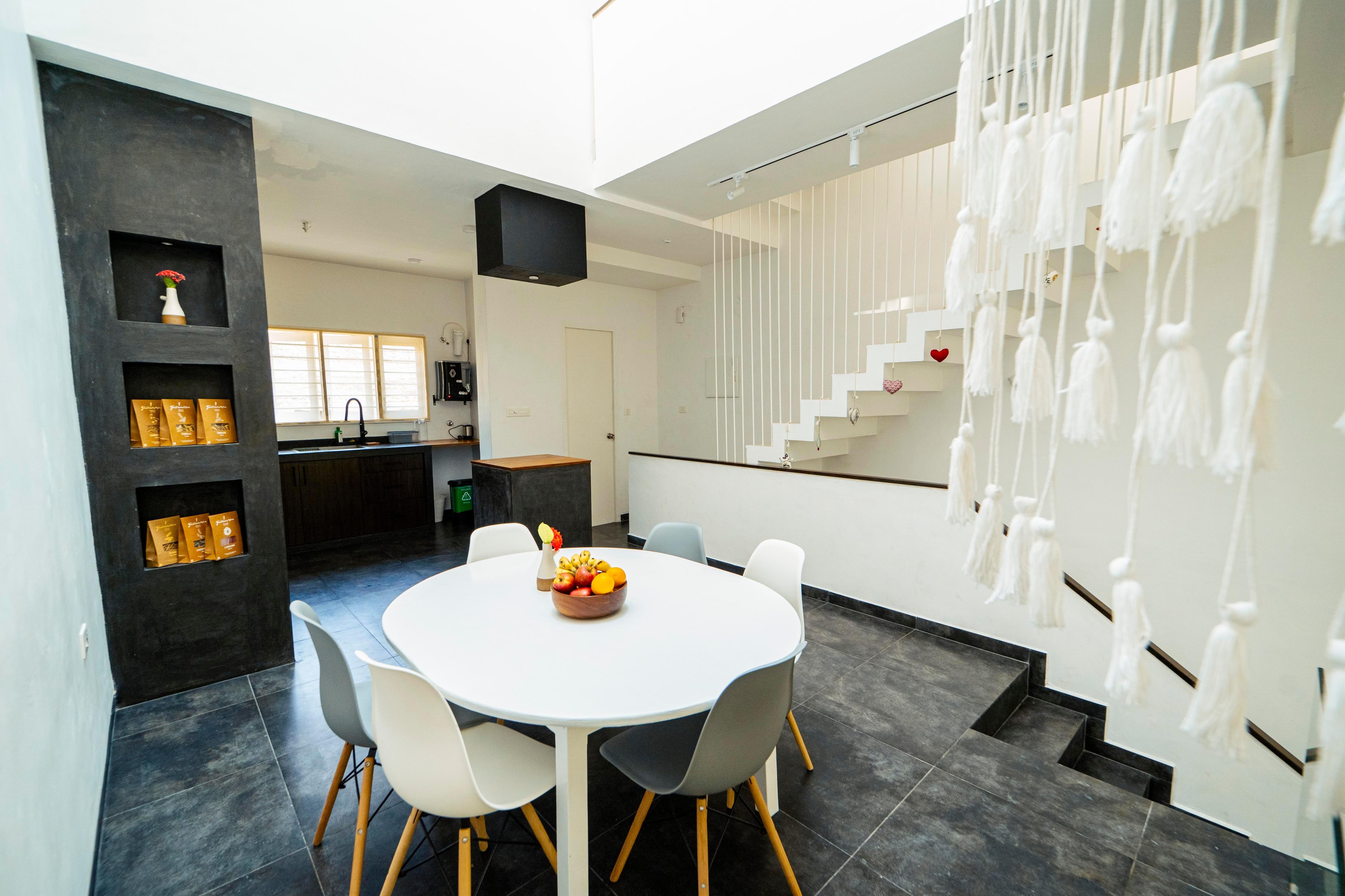 Casa Tropicale, Stylish Family Friendly 3BHK - Tap to explore photos