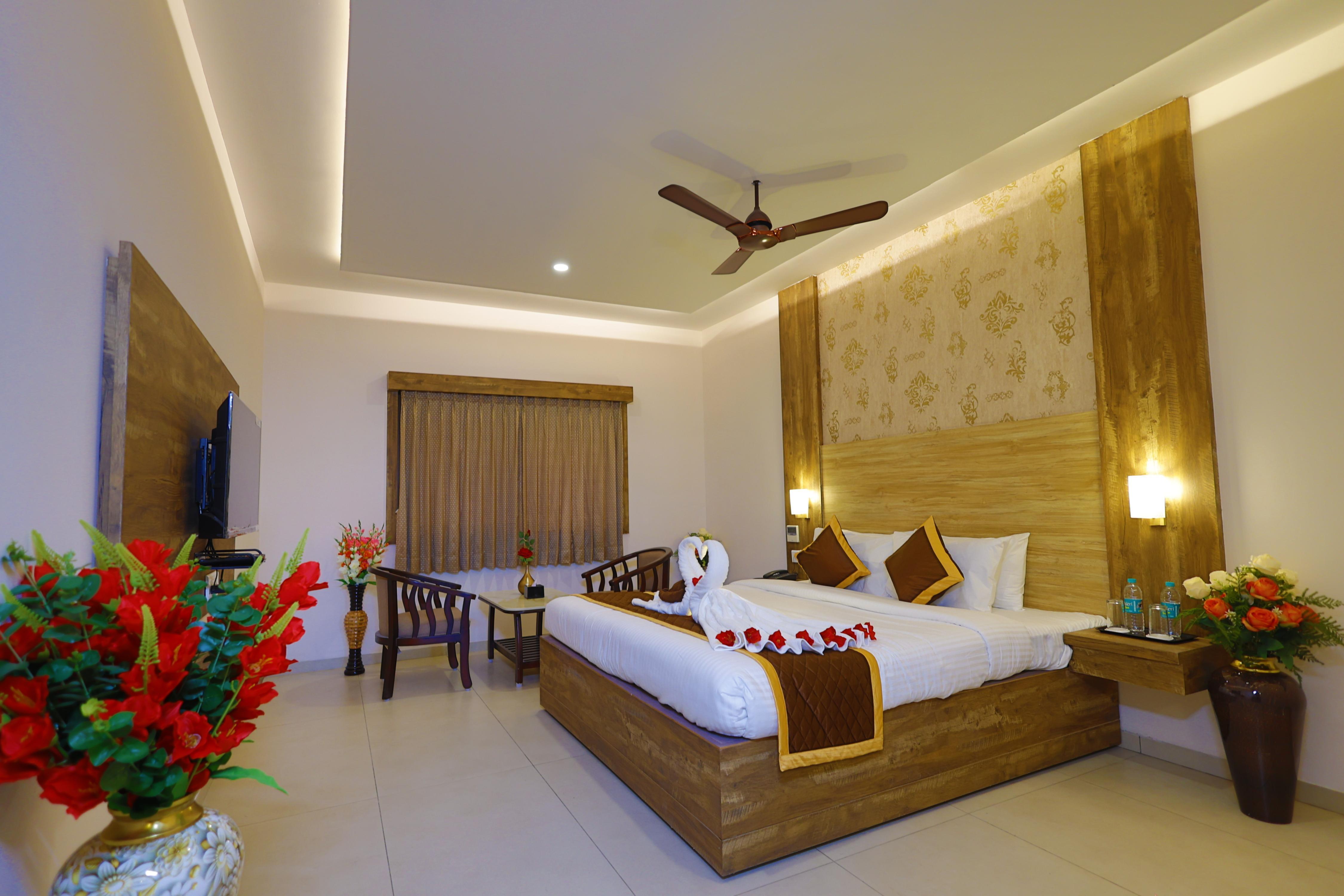 MADURA GRANDEUR Room Type - DELUXE KING BED