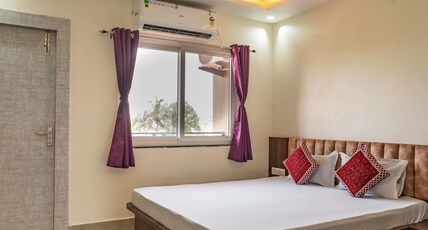 Hotel Shivpriya Palace Room Type - Deluxe Room